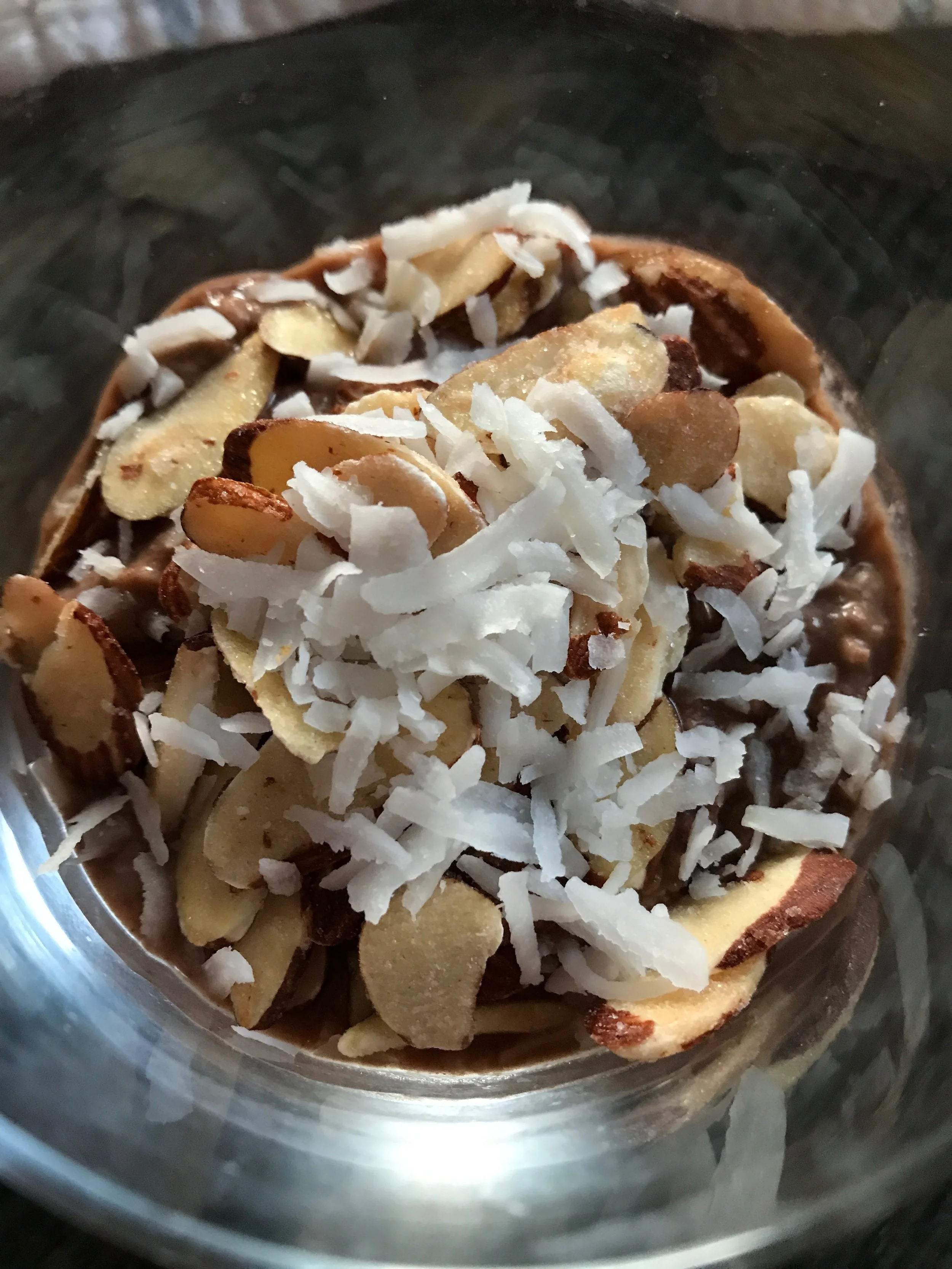 Topped with Coconut flakes and roasted almonds.