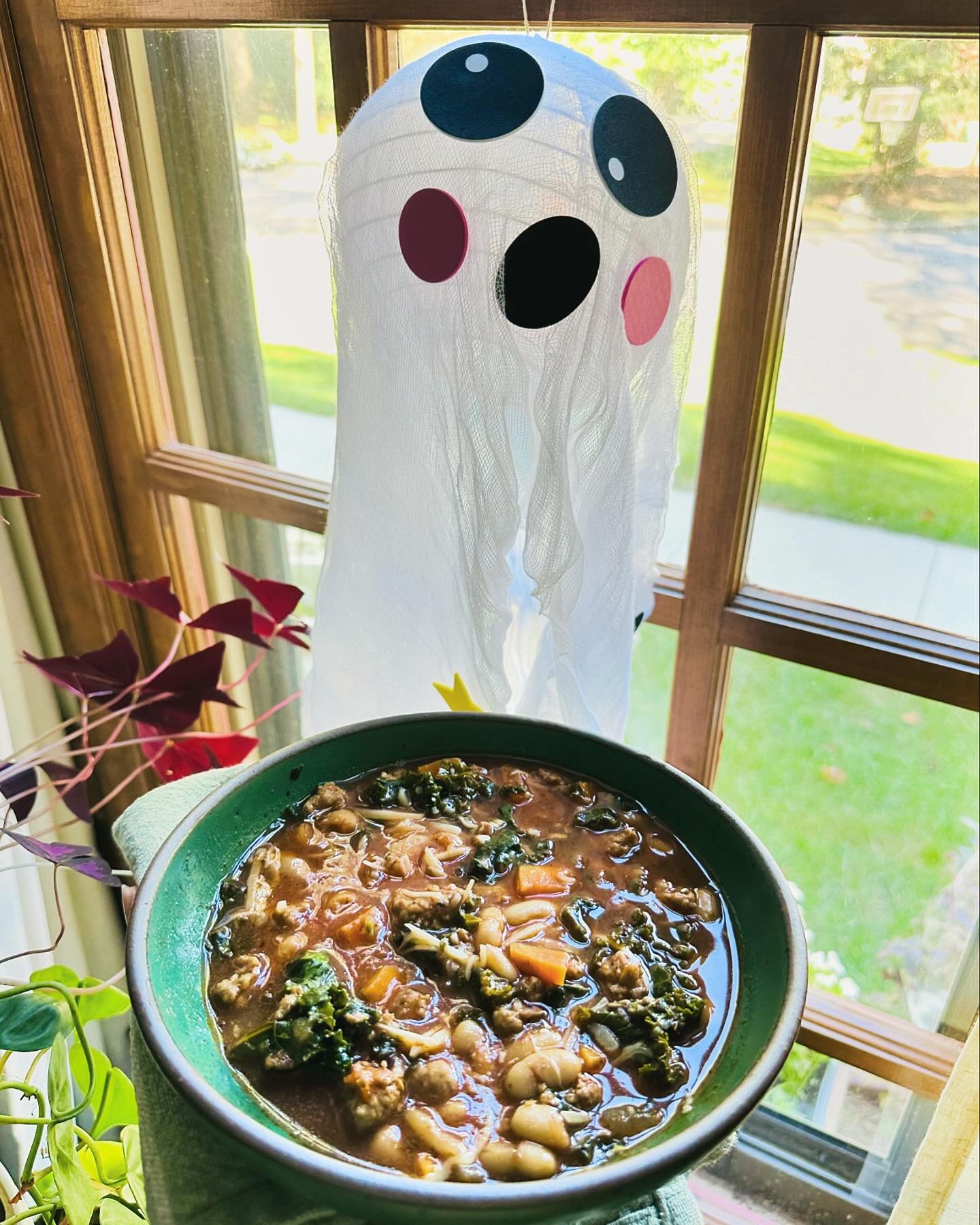 Spooky Season = Soup Season 

Italian sausage, cannellini beans, tomatoes, sweet potato, kale. So much parm.