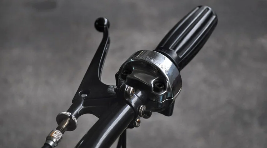 Start switch inserted into lever clasp.