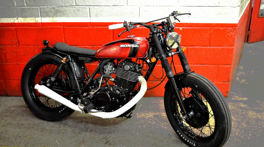 On a Yamaha 500 SR 48T basis, here is what we imagined could be the perfect illustration of the "fifties spirit".