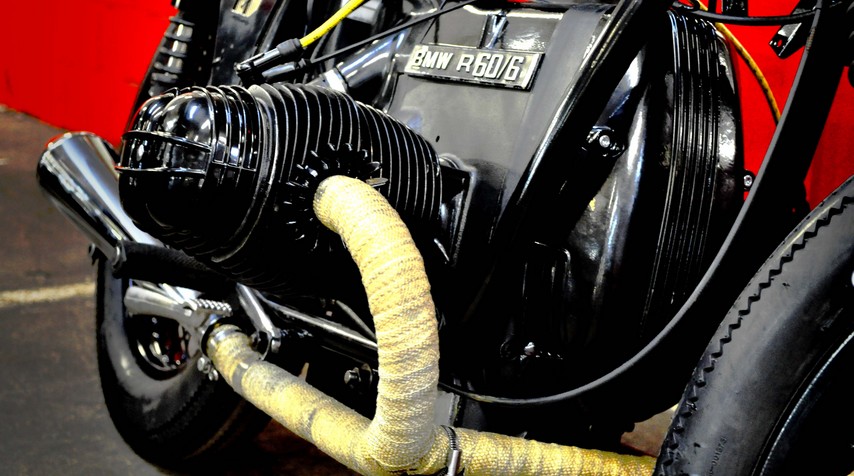 - shiny black powder coated engine covers. - high temperature matt black painting of the engine.