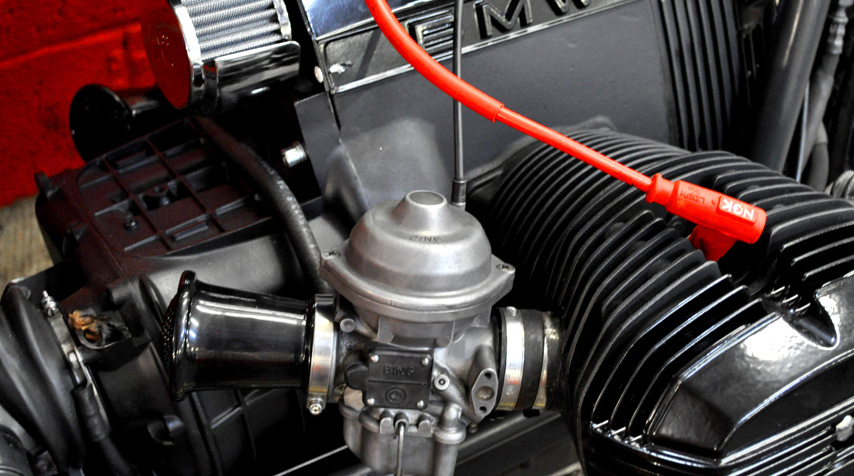 - 100% reconditioned Bing carburators; - bespoke aluminum air filters; - K&N engine breather.