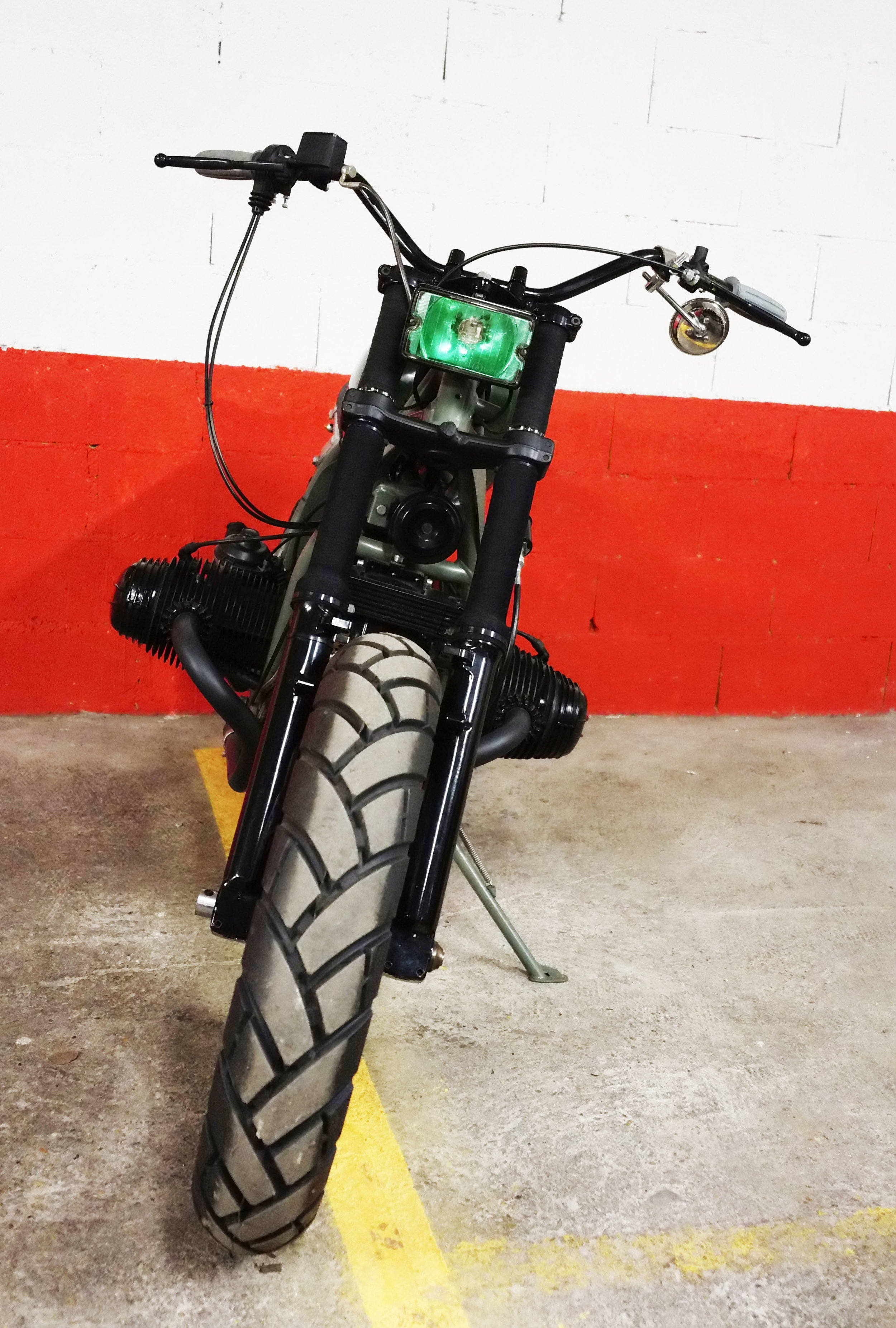 - Vintage square headlight (ex-additional light for rallye cars used in the 70's); - inside mirror of this headlight dyed in green... and why not?