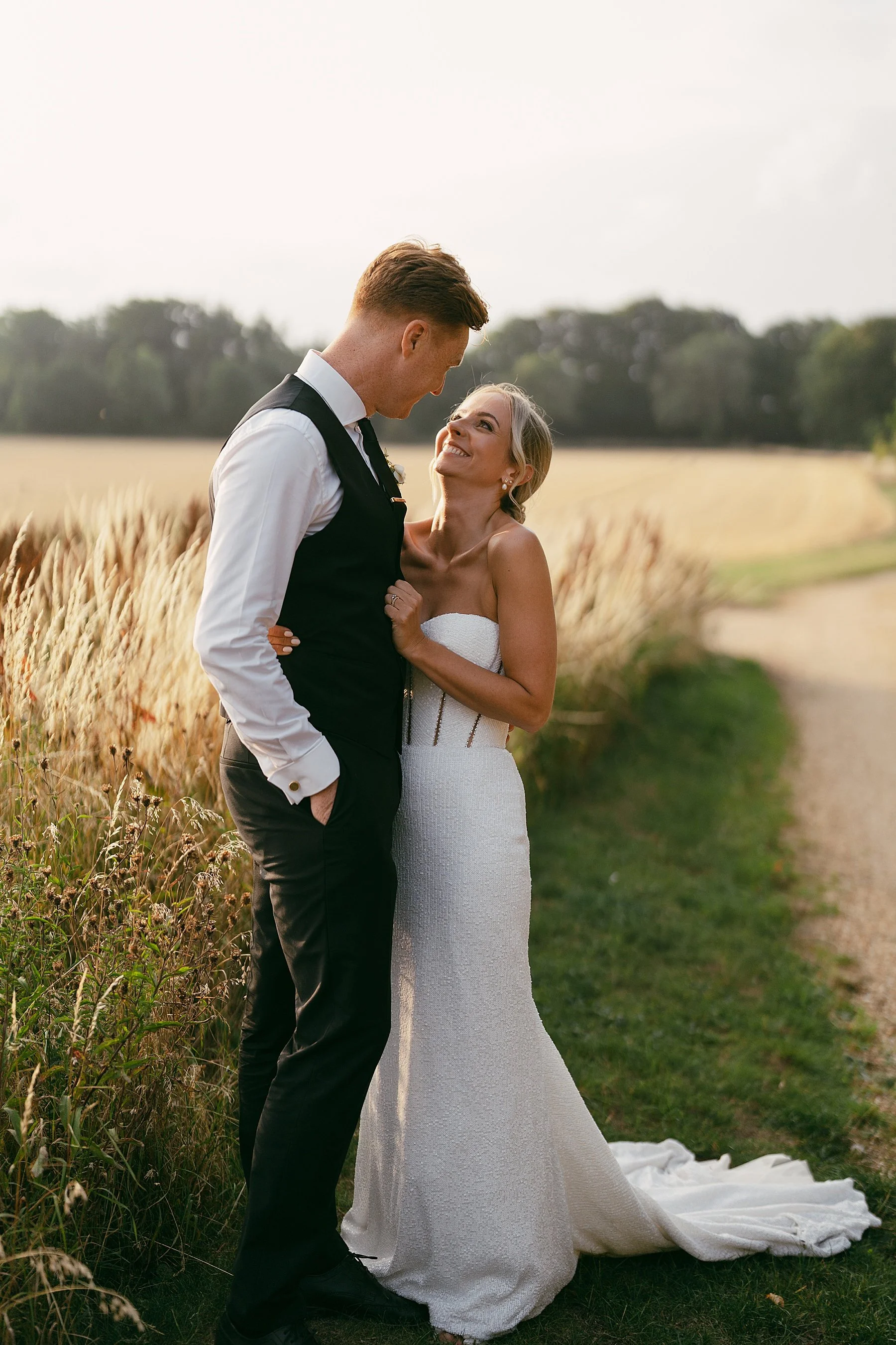 Jemma &amp; Craigs summer wedding at lapstone barn