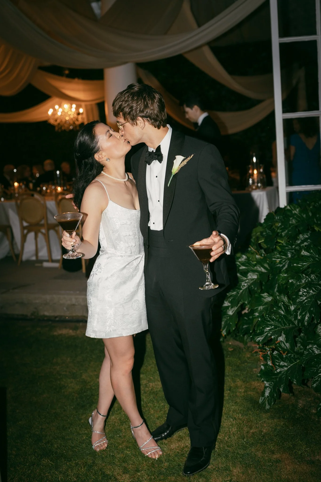 a chic &amp; timeless wedding at avington park, hampshire