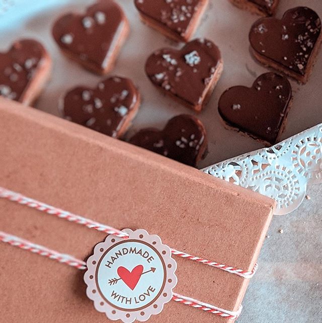 Heart-Shaped Millionaire Shortbreads ❤️ The perfect Gift 🎁 for Valentines Day!
Use PROMO CODE: CUPID before midnight tonight 2/11 to get FREE DELIVERY on 2/14! 🚚
(*only available in Miami) --&gt; click link on bio