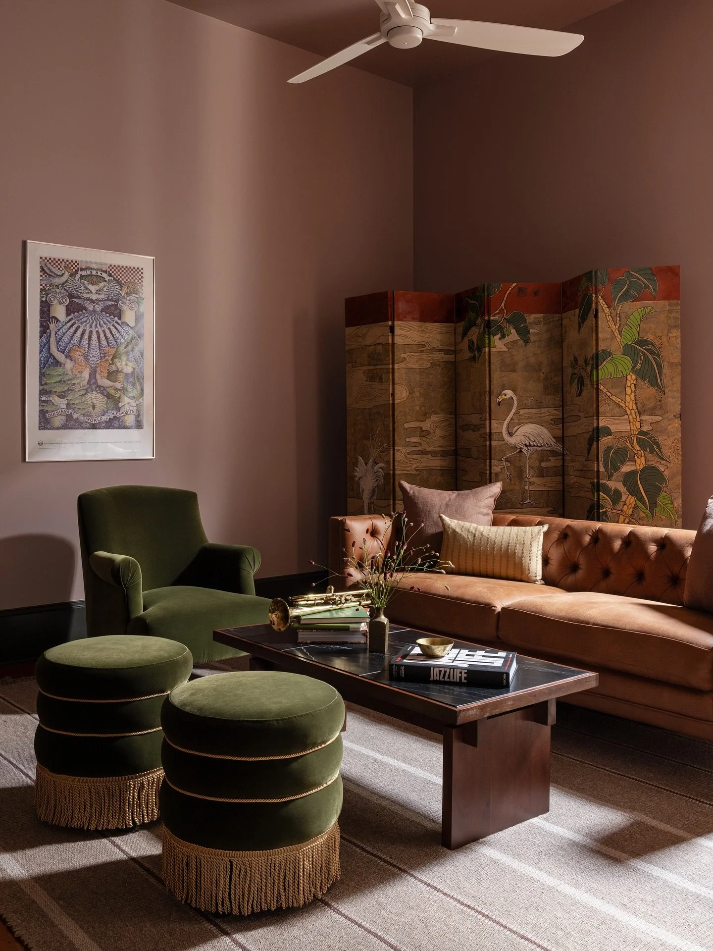 A spot I&rsquo;d want to put on a jazz record, light some incense and welcome the beginning of cozy season 🤎 Design @aaronhahnselle