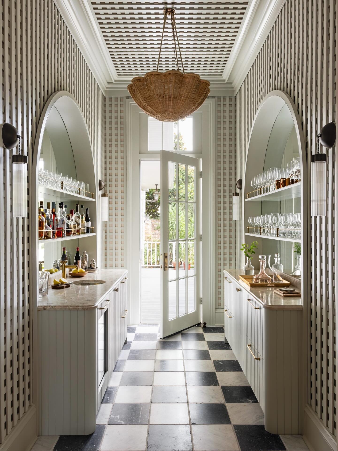 Cheers to the new year y&rsquo;all 🍸
A Garden District home bar serving class and timeless style

Contractor: @entablaturenola
Architecture: @zangarapartners 
Interior Design: @logankilleninteriors 
Styling @suzonnestirling