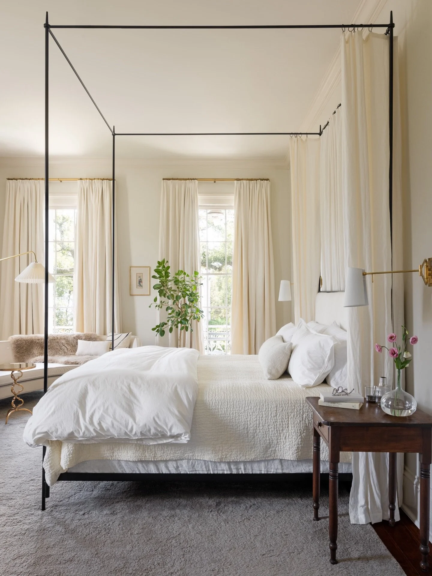 New year, and a fresh start. Reemerging from a cozy and restful holiday season ready for 2026. 

Contractor:&nbsp;@entablaturenola
Interior Design:&nbsp;@logankilleninteriors
Architecture:&nbsp;@zangarapartners
Styling: @suzonnestirling