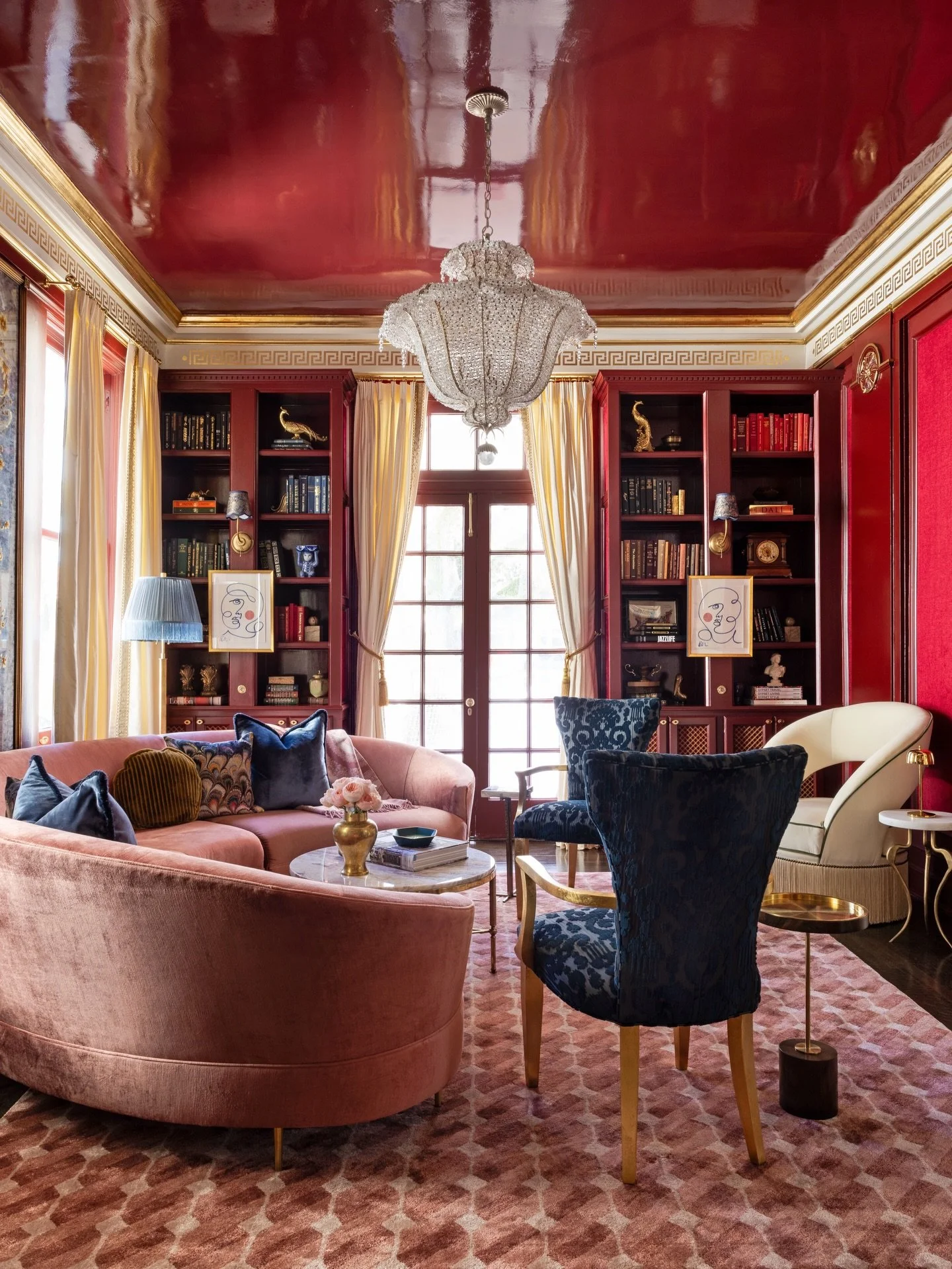 More angles of @aaronhahnselle&rsquo;s fun transformation of a former unused dining room into a glam library + lounge 🍒📚💅🏼