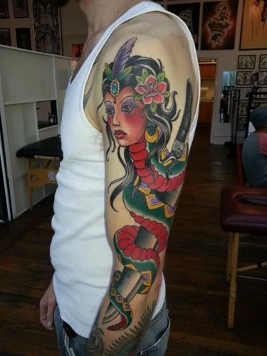 020713133822snake-lady-knife-small.jpg