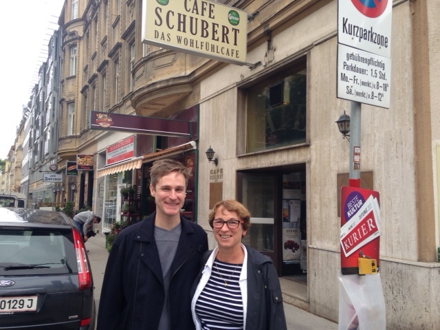 A Vienna Greeter with her guest on a free walk in Vienna