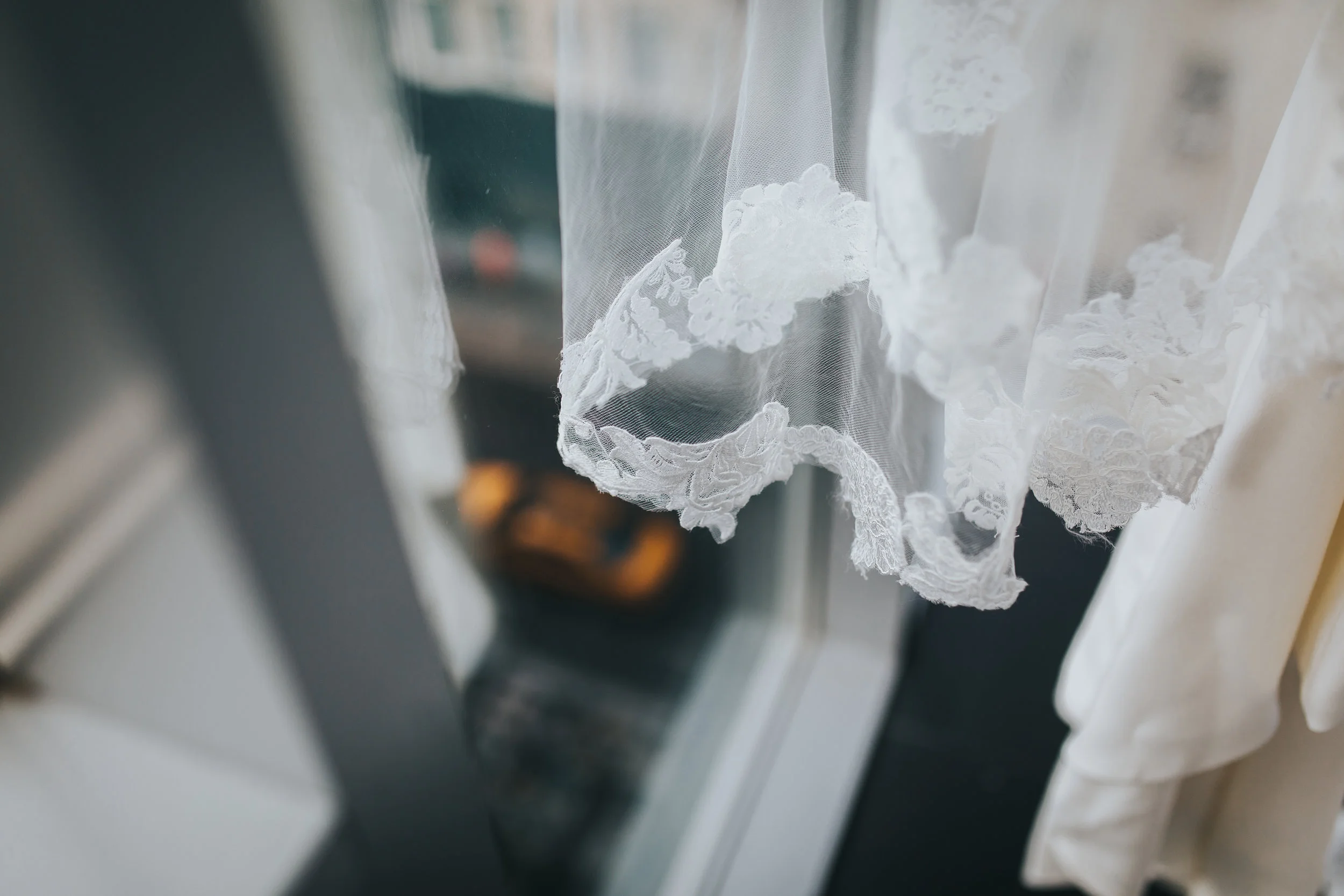 KATEANDALAIN_GETTINGREADY_031.jpg