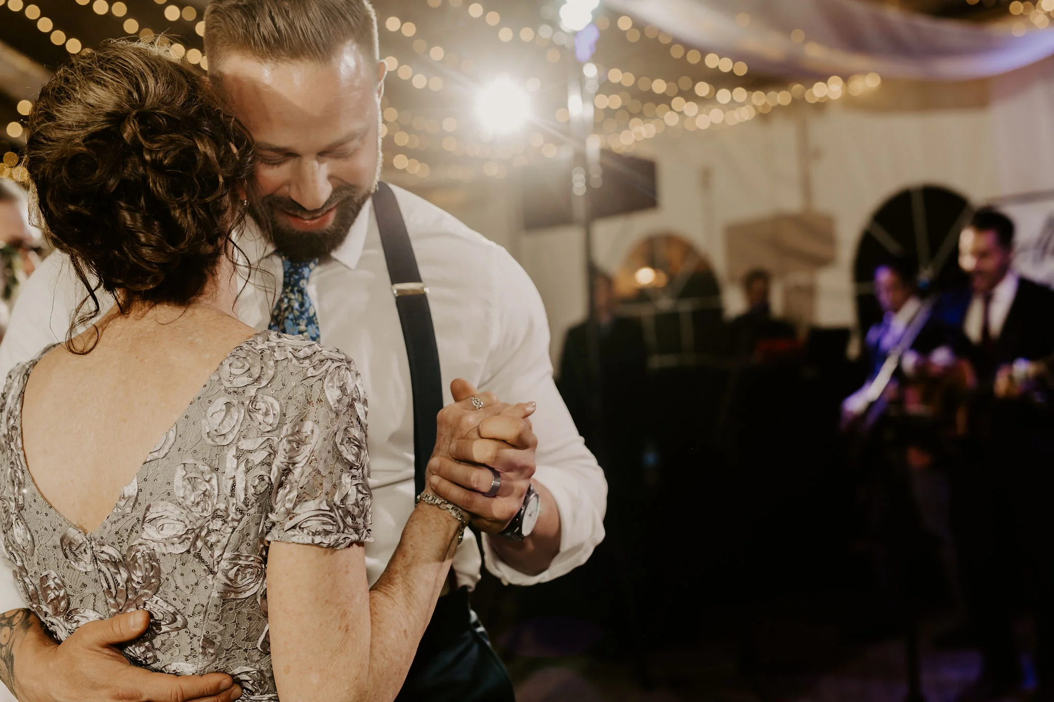 fernbrook-farms-Bordentown-chesterfield-central-new-jersey-reception-wedding-photographer-137.jpg