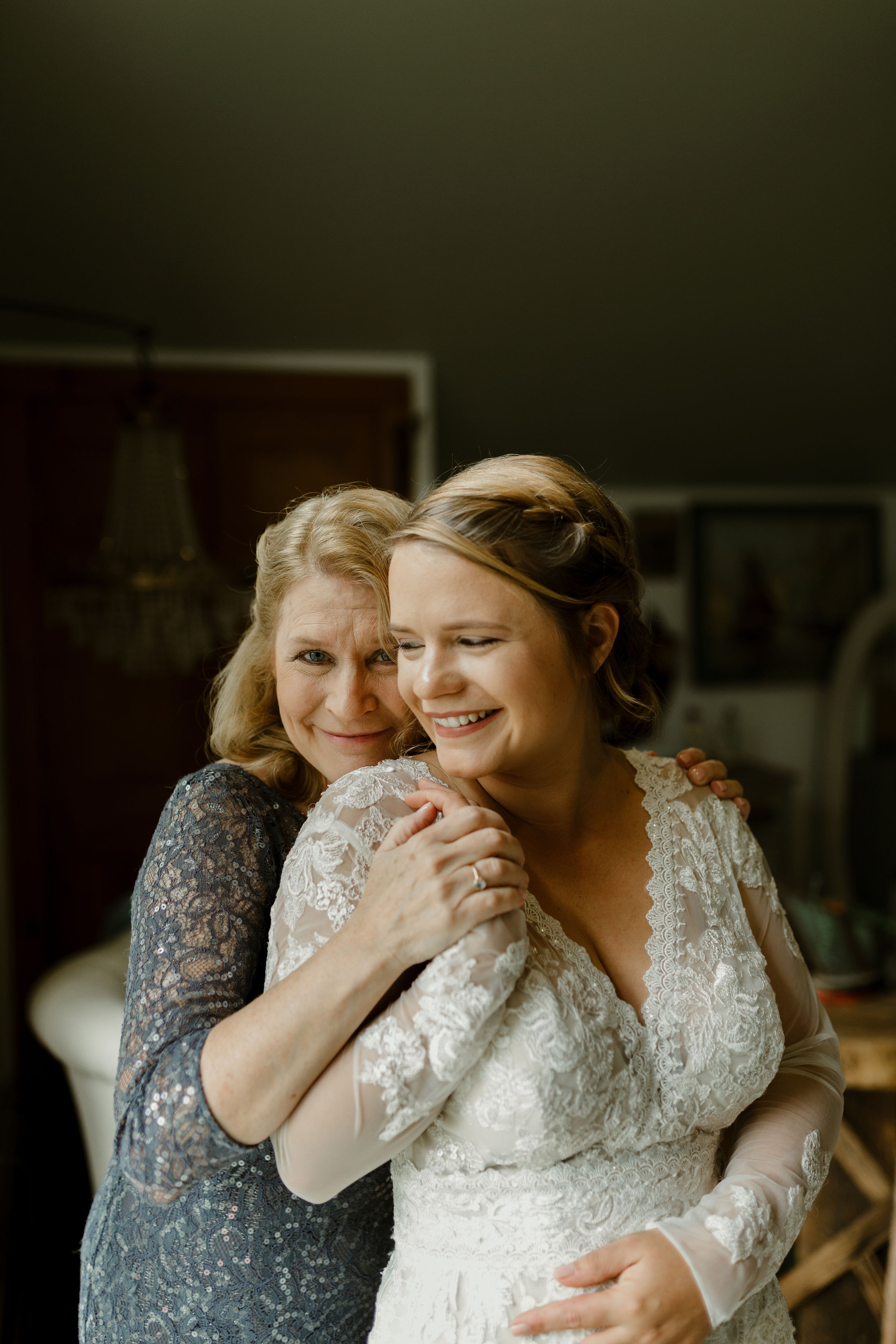 young-love-media-rustic-fall-autumn-wedding-emmerich-tree-farm-hudson-valley-warwick-new-york-getting-ready-112.jpg
