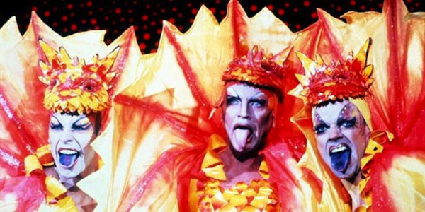 Guy Pearce, Terence Stamp and Hugo Weaving in Stephan Elliott's The Adventures of Priscilla, Queen of the Desert