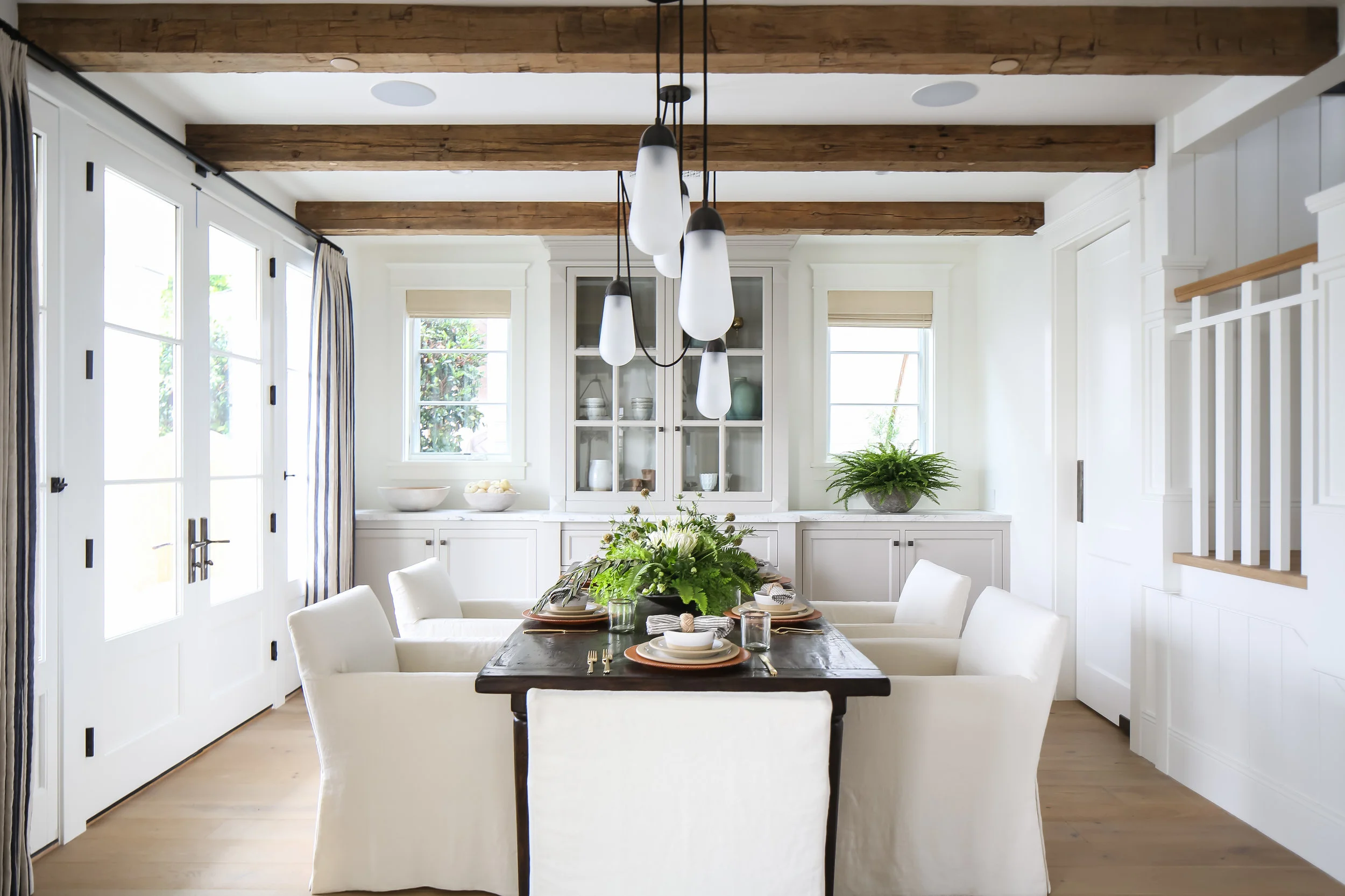 Белые балки