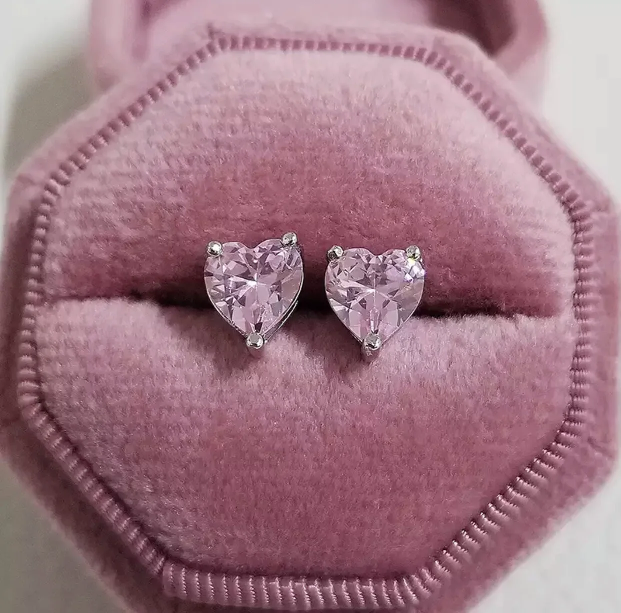 4E8FC3E0-C6F8-425B-BB55-6357E5ED2E06