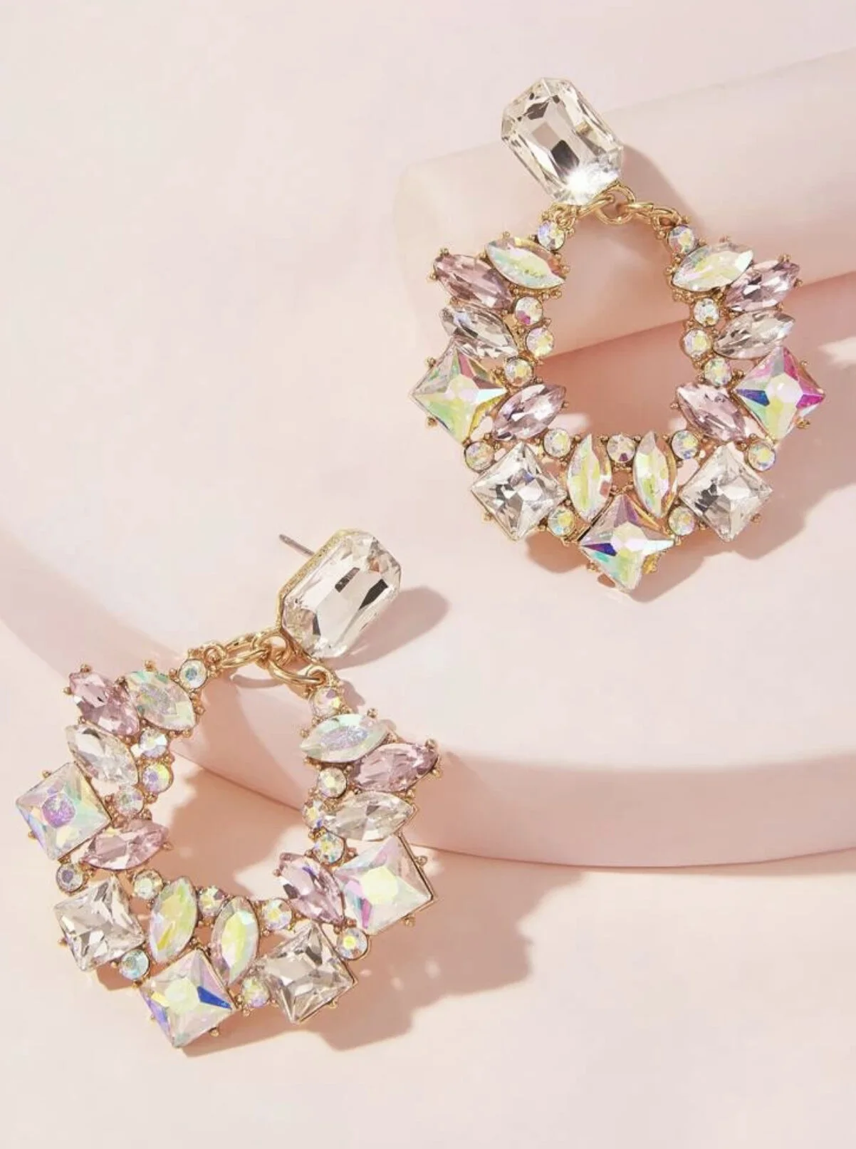 D8538E79-1479-4F3B-8EEC-4D0A960156FE