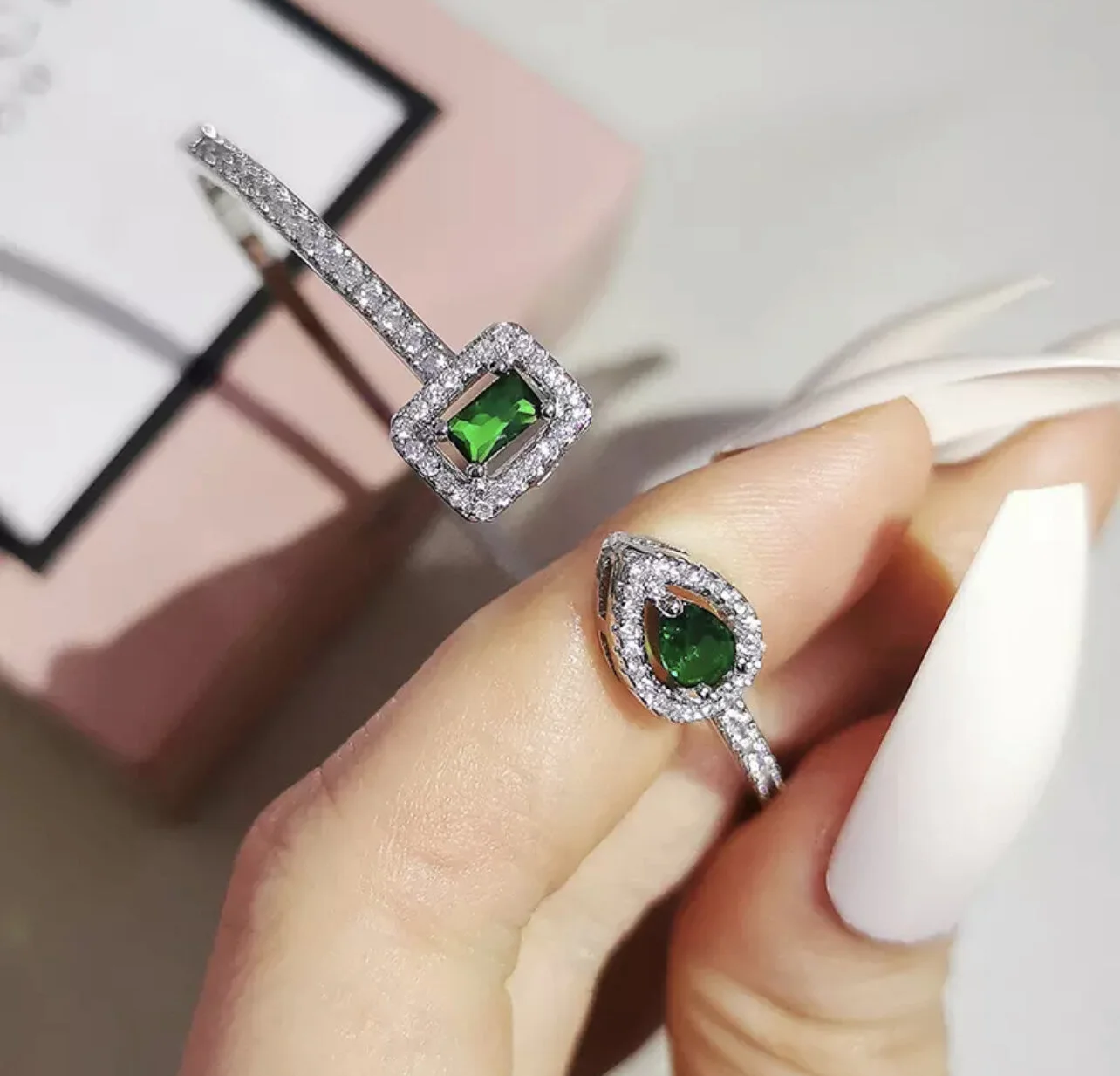 736D57B1-0B30-4EC5-BD89-A619A2B6EB1E