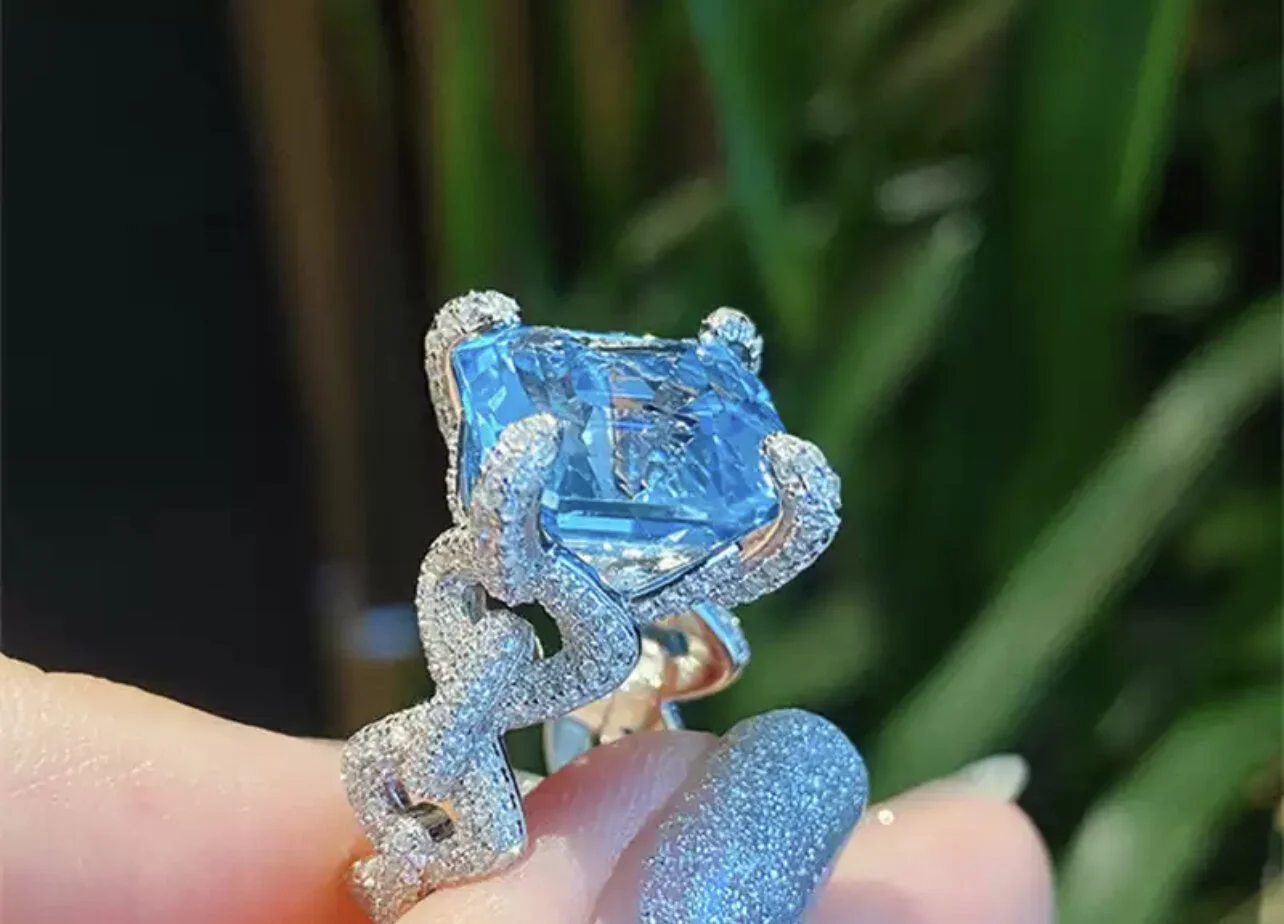 0B92465C-4FC7-4B51-958B-0A76DCE86B17