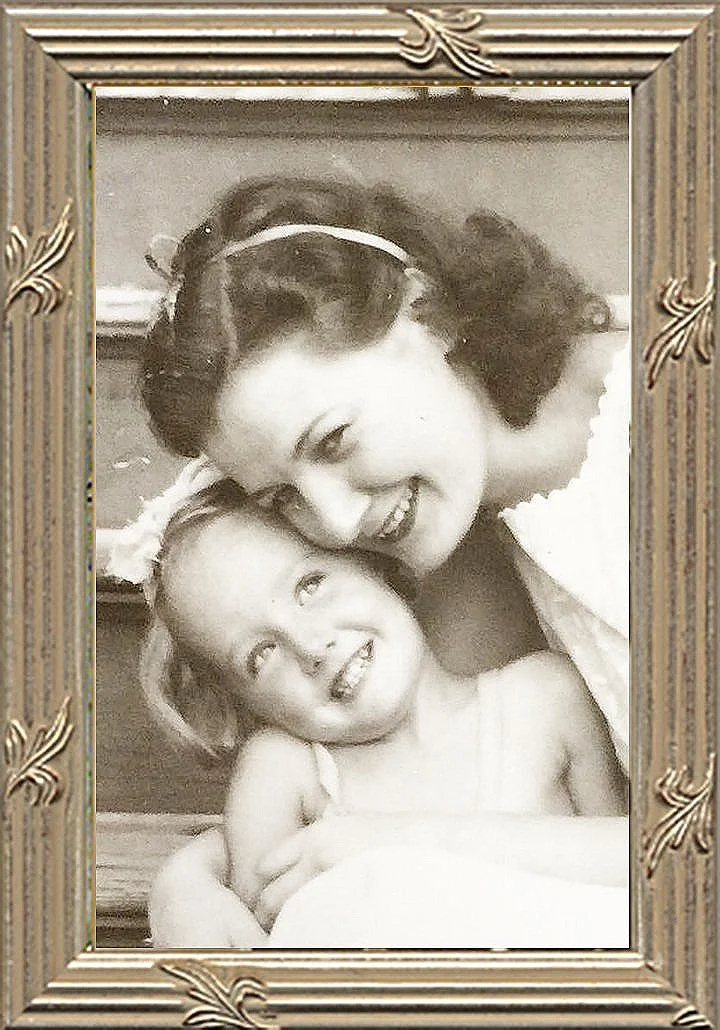 vintage-thin-silver-stripe-and-leaf-picture-frame-museum-facsimiles.jpeg