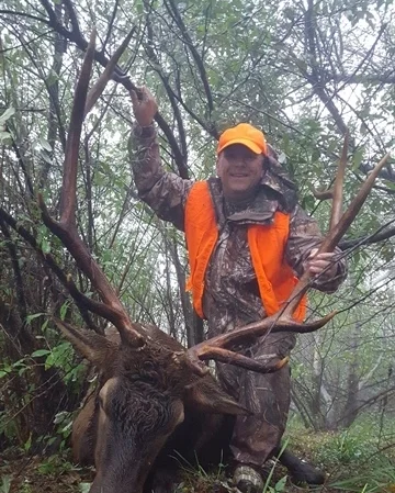 Neil Ballard, winner of QDMA Derby City Branch 2014 Bull Elk tag. 6x6 Bull taken in Elk Forest WMA near Pineville, Kentucky. Harvested on 10/3/2015 after 10 days afield.