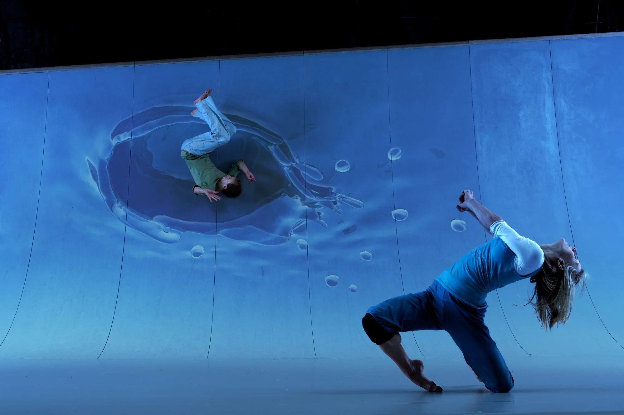 Motionhouse - SCATTERED at Peacock Theatre spring 2017 - photo Chris Nash