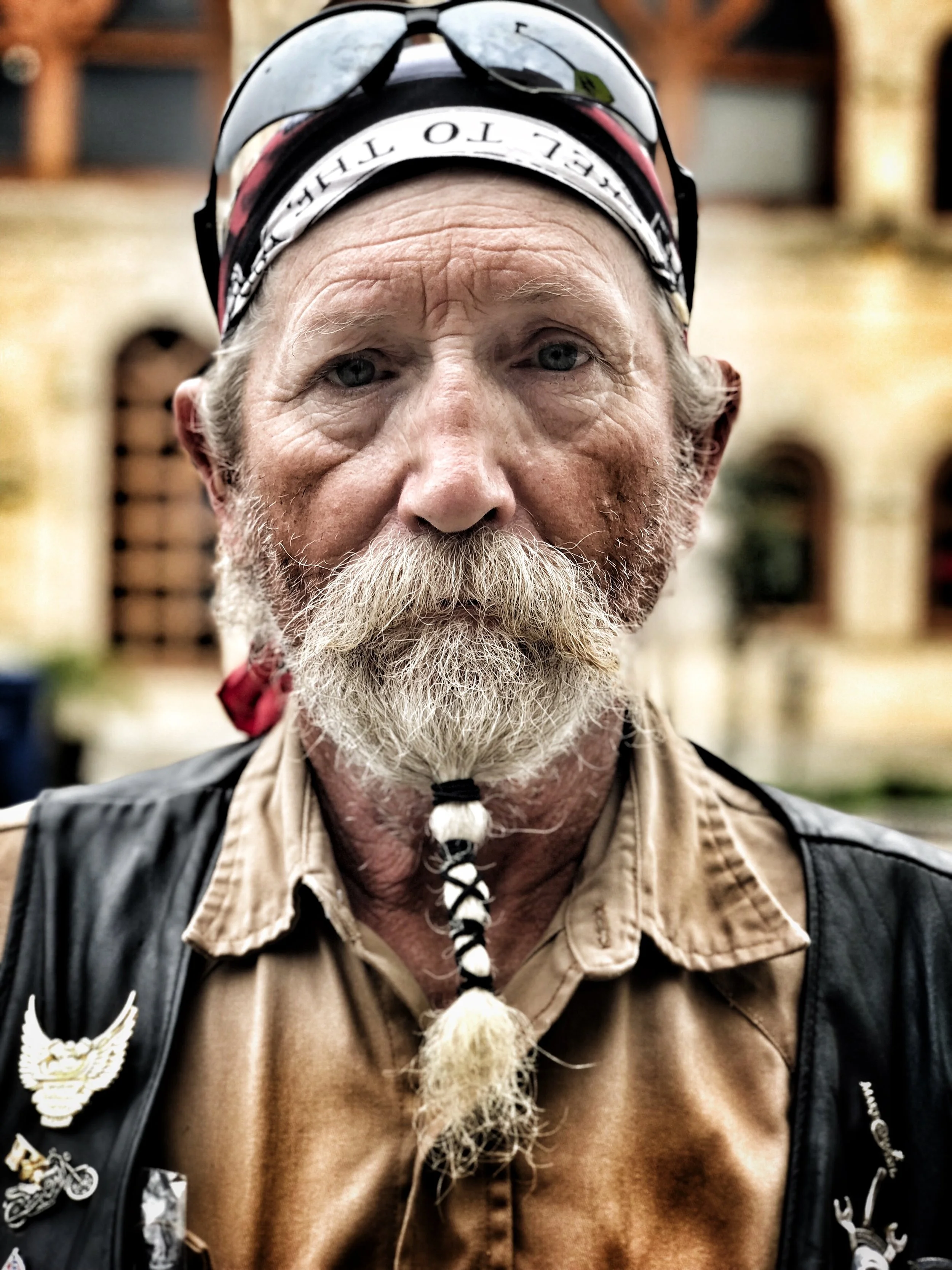 Mike Hicks: HE lives in Tampa and Milwaukee. He rides a few bikes #1 - 76 Shovelhead, #2 - 93 cubic inch S&S Shovelhead in a Paughco Wishbone frame with a 5 speed Smooth gearbox #3- 92 FXRS (the one he travels with). He had great stories about riding while in Vietnam serving in the Military
