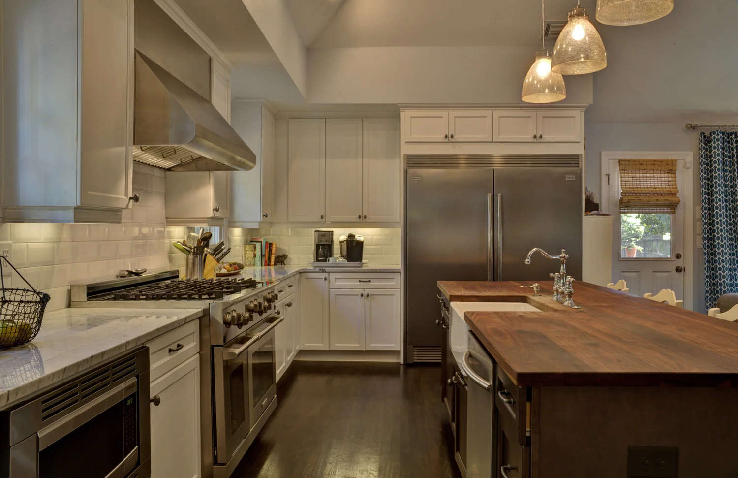 04_KitchenIsland.jpg