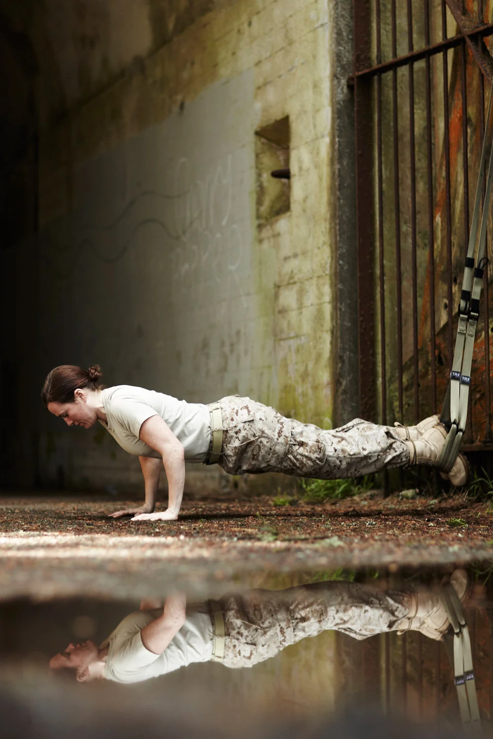 TRX_FORCE_Tunnel_Gate_Pushup_042-1.jpg