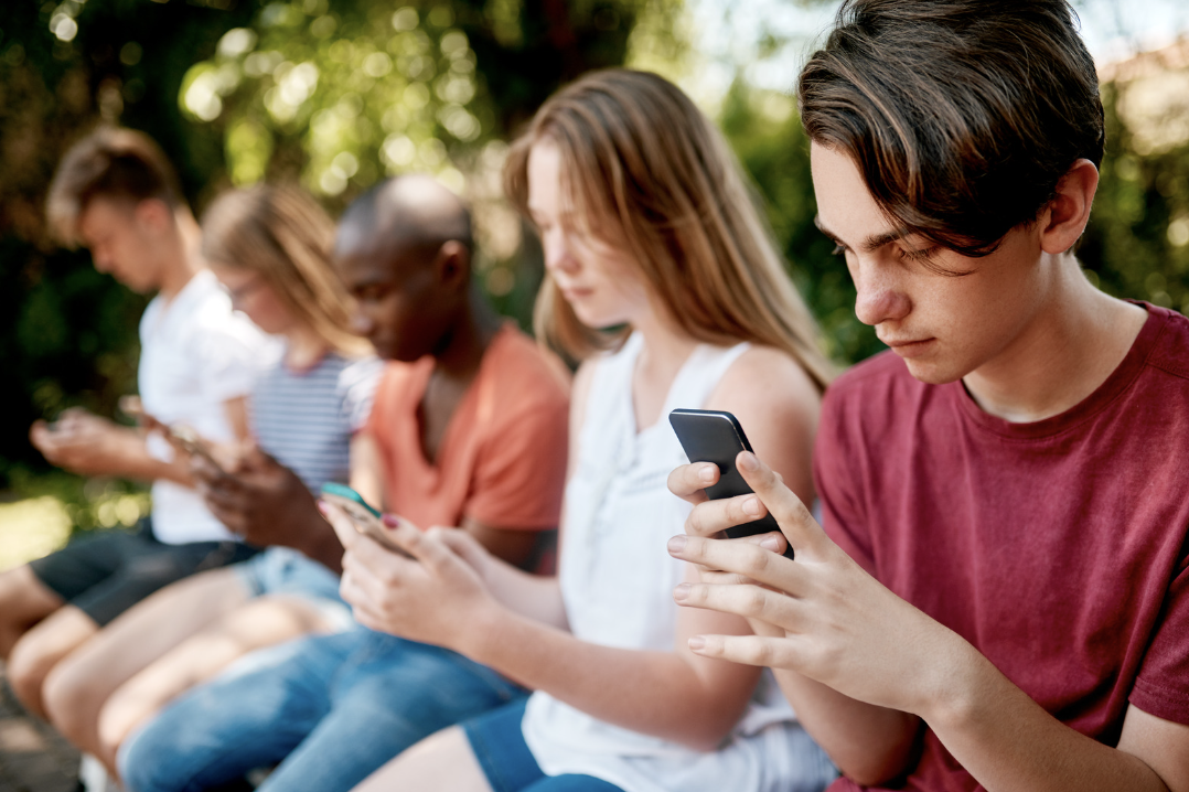 How Working with a Parenting Coach Aids in Encouraging Healthy Screen Time Habits