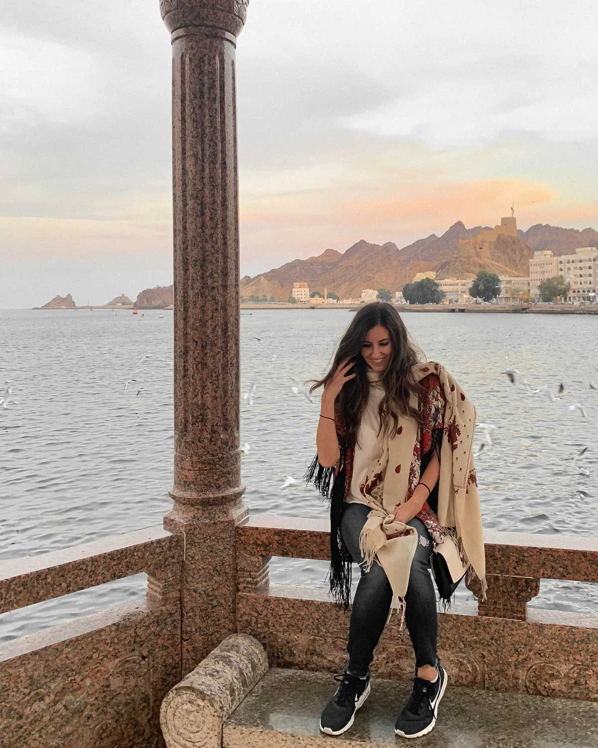 Rachel in Oman with her Pashmina