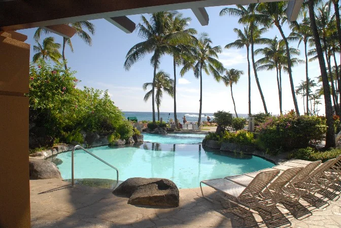 Sheraton Kaui - Poollounge.jpg