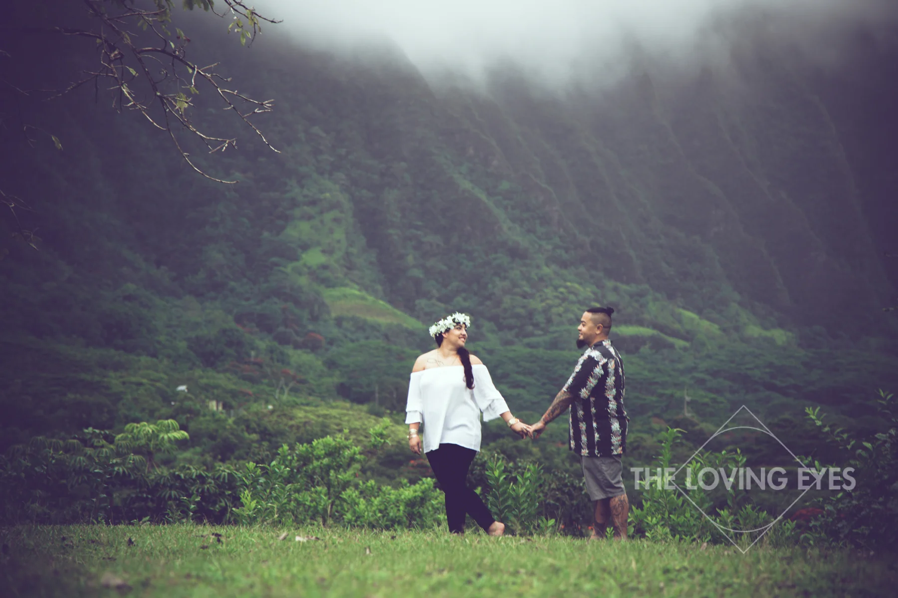 Hawaii-engagement-photo-in-mountains.jpg