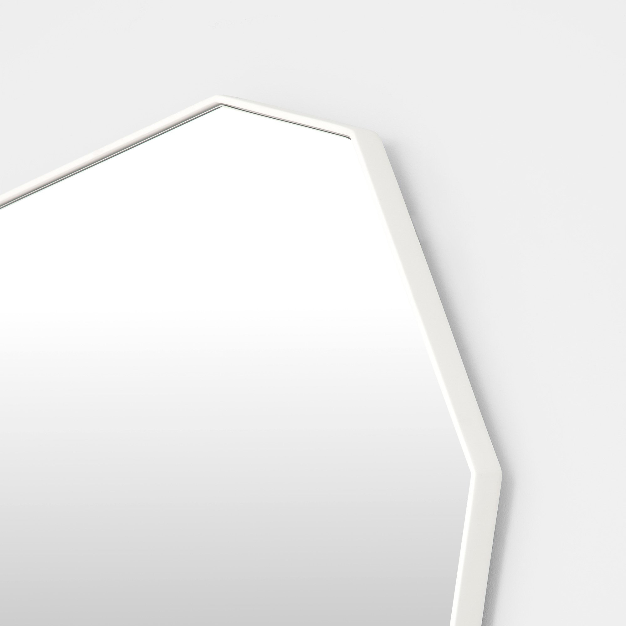 TILLY_BRIGHT_WHITE_MIRROR_60_X_70_CORNER.jpg