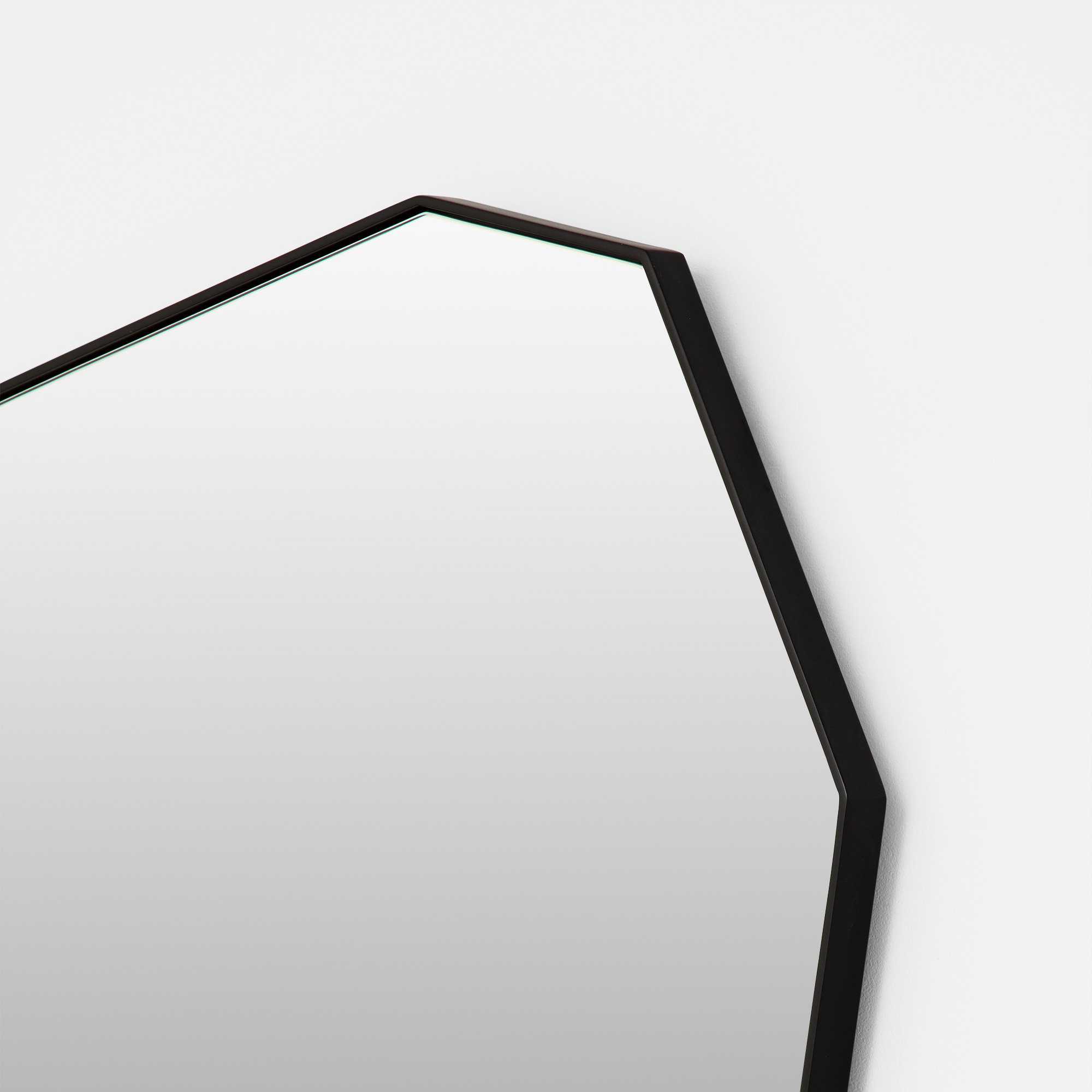 TILLY_BLACK_MIRROR_60_X_70_CORNER.jpg