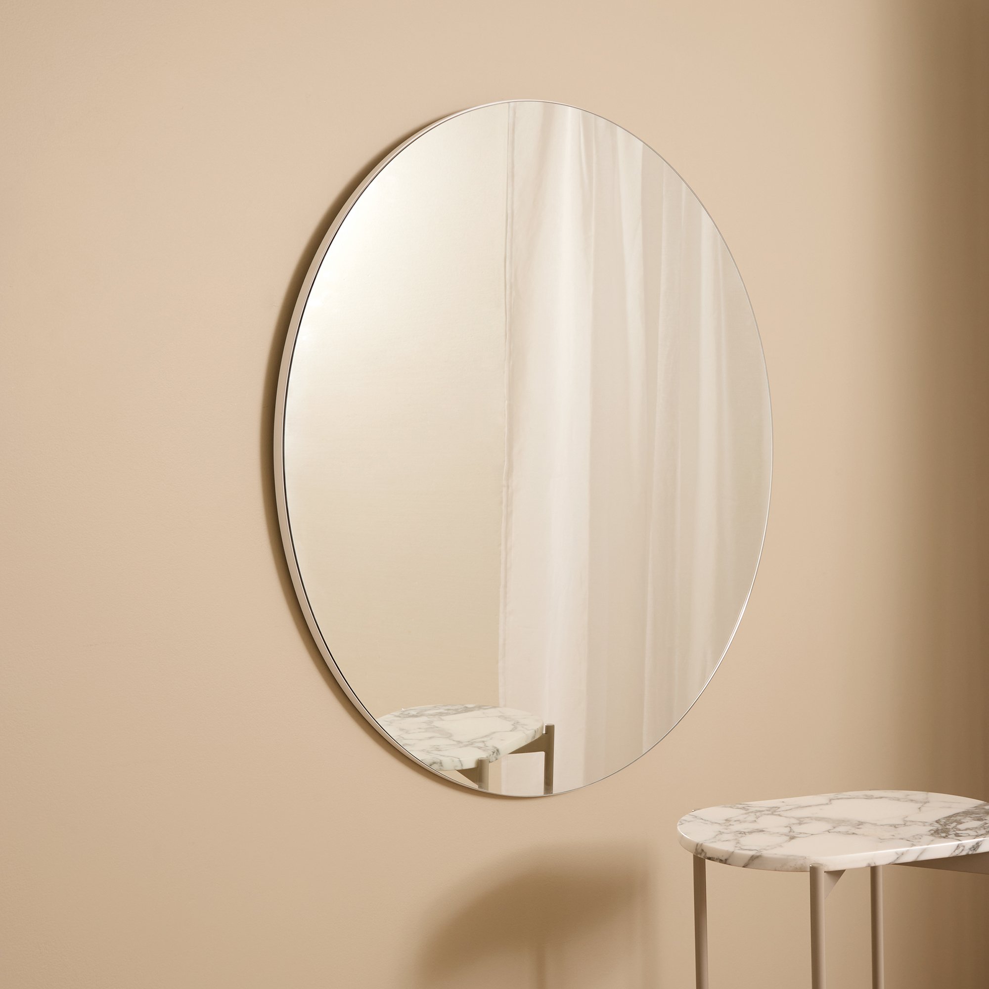 MILLER_ROUND_MIRROR_95X95_CM_BRIGHT_WHITE_MFMILR95W_LIFESTYLE.jpg
