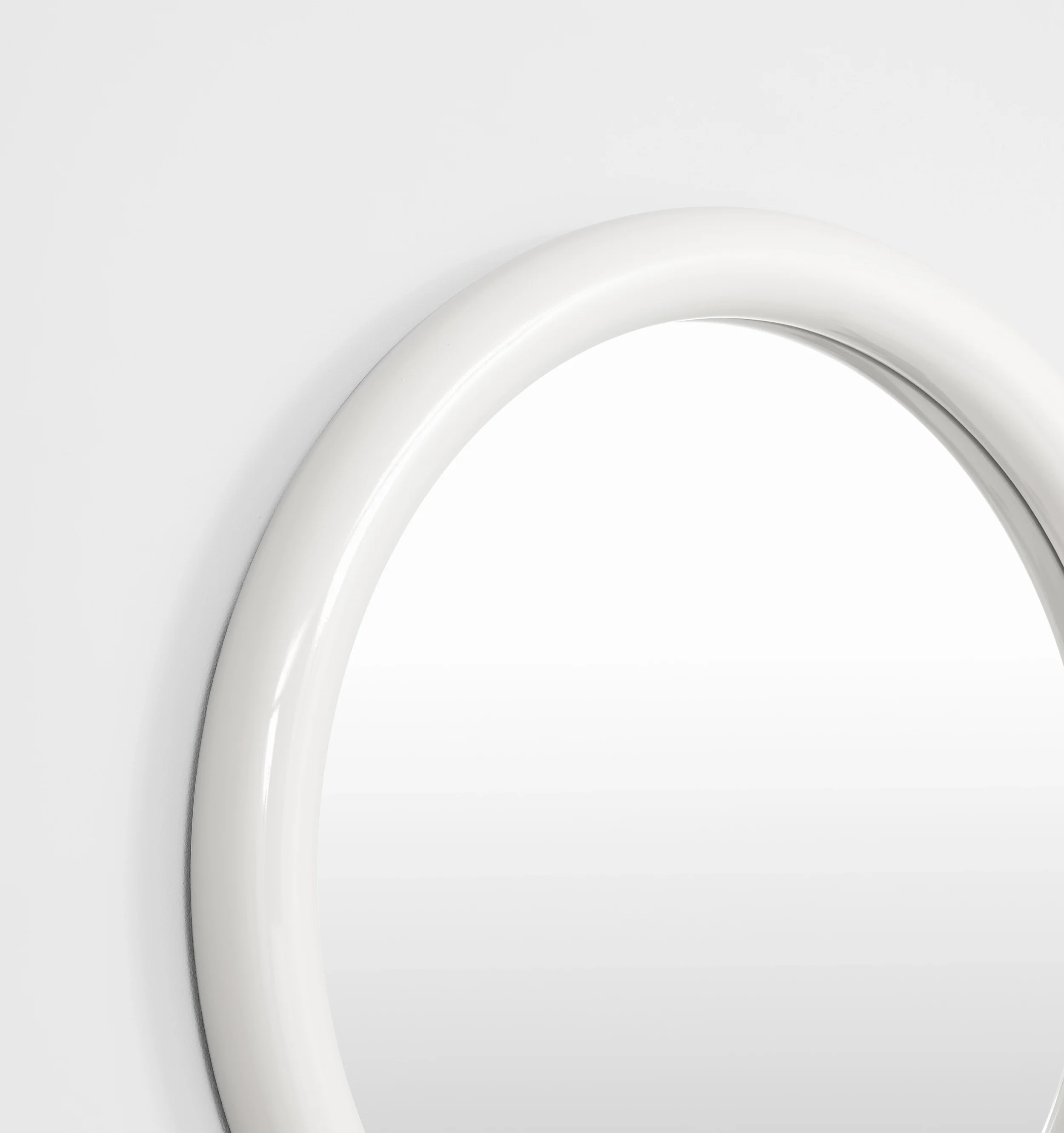 GERTRUDE_ROUND_GLOSS_COTTON_MIRROR_60X60_MFGERG6CN_CORNER.webp