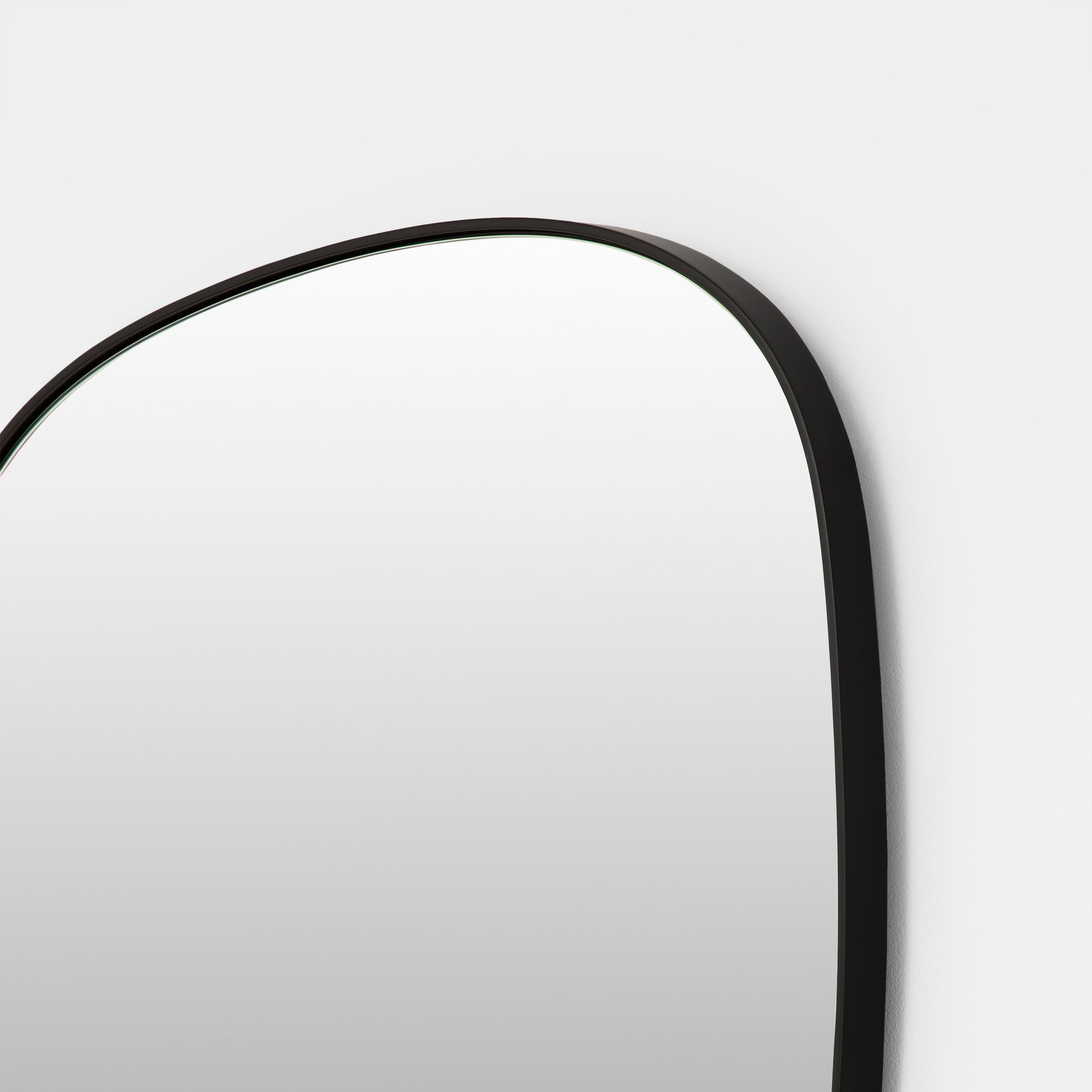 EBB_BLACK_MIRROR_60X70_CORNER.jpg
