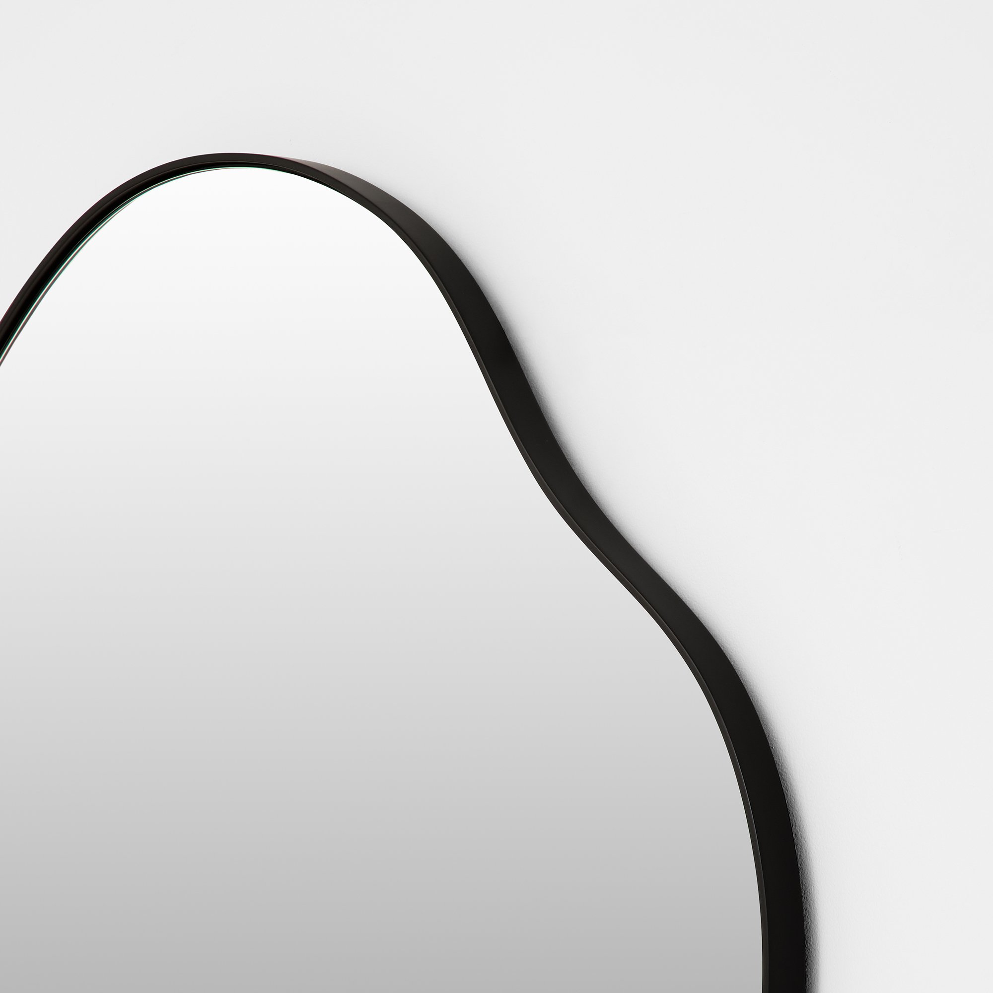 TIDE_BLACK_MIRROR_80_X_95_CORNER.jpg