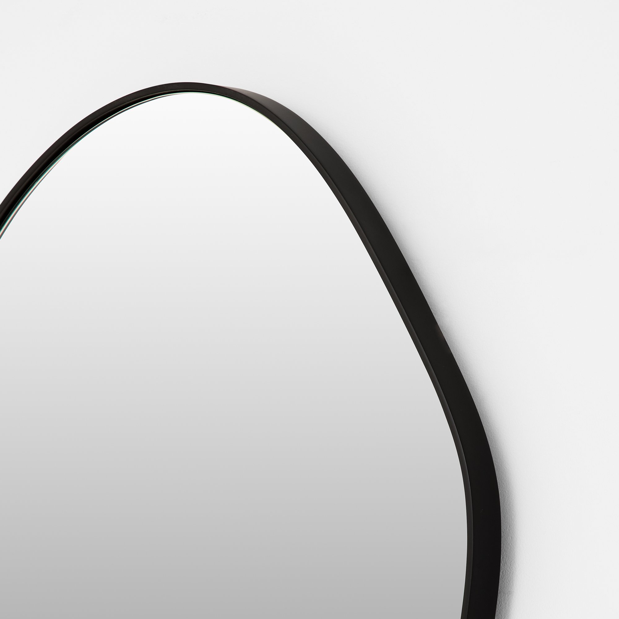 TIDE_BLACK_MIRROR_50_X_70_CORNER.jpg