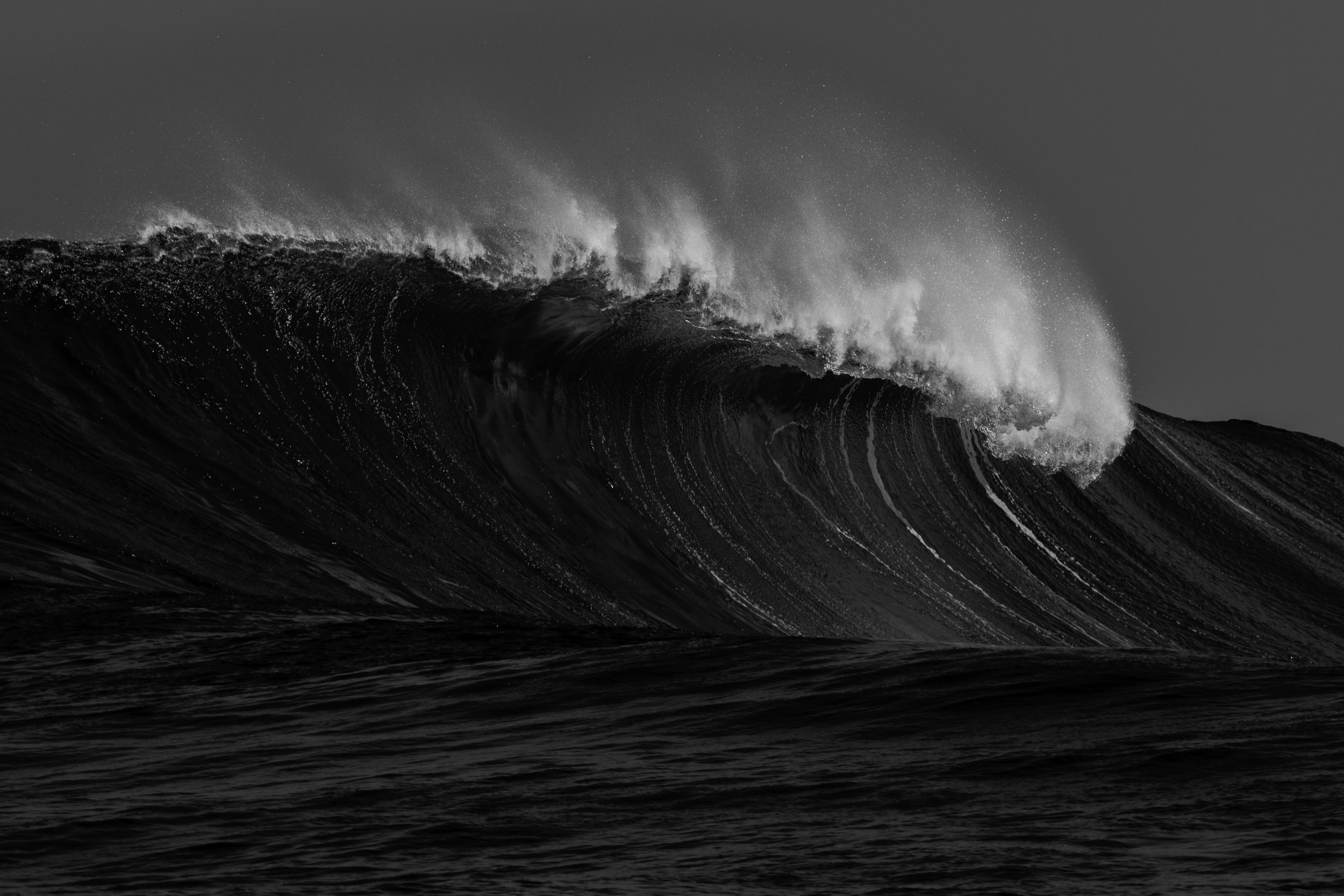 Peahi BW Empty wave.jpg