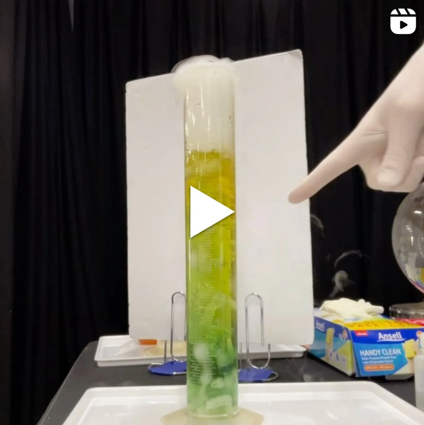 Universal indicator colour change