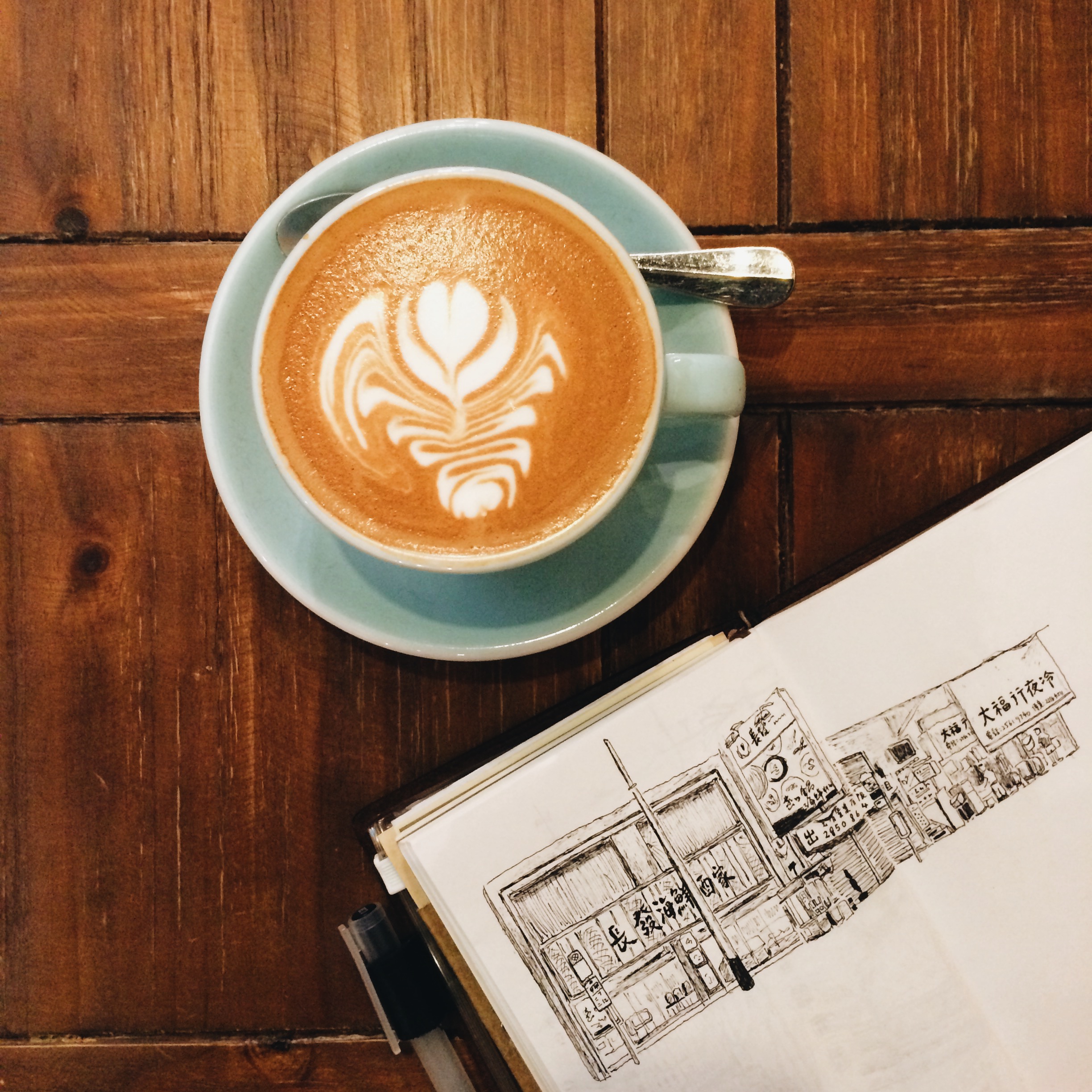 Urban sketching on Traveler's Notebook
