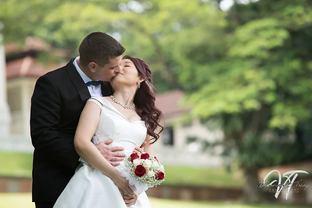 Couple-photoshoot-fort-canning-green.jpg