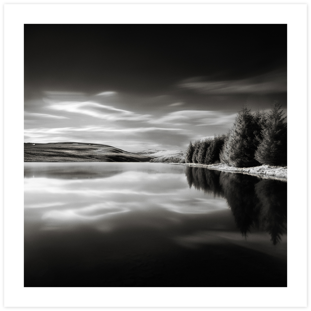  Lac de tourbière sur le plateau du Cézallier, photographie infrarouge. 