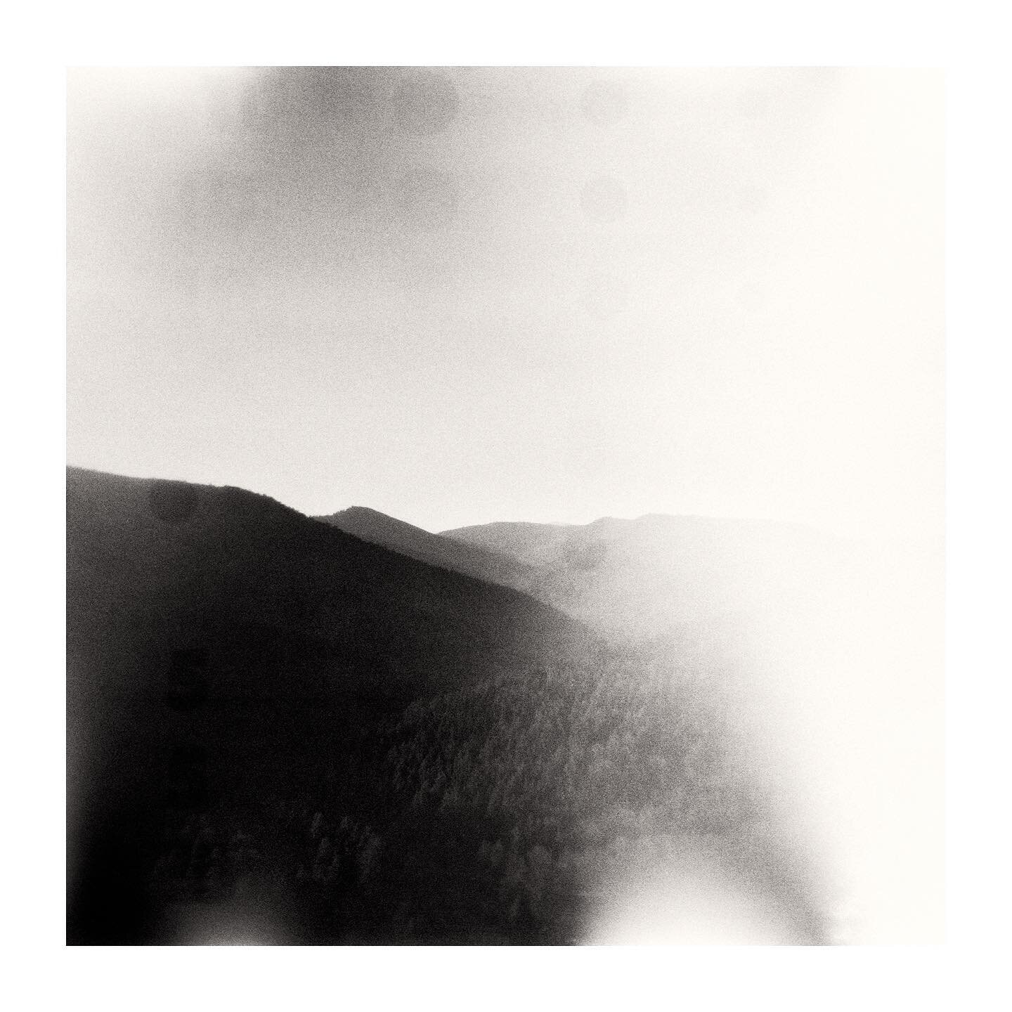 Sun Burnt n&deg;2
#holga #fomapan400

.
.
.
.
.

#argentique #photographieargentique #lightleaks #toycamera #lomography #filmphotography #analogphotography #plasticcamera #moyenformat #mediumformatfilm #120film #group6x6 #filmisnotdead #analogforever