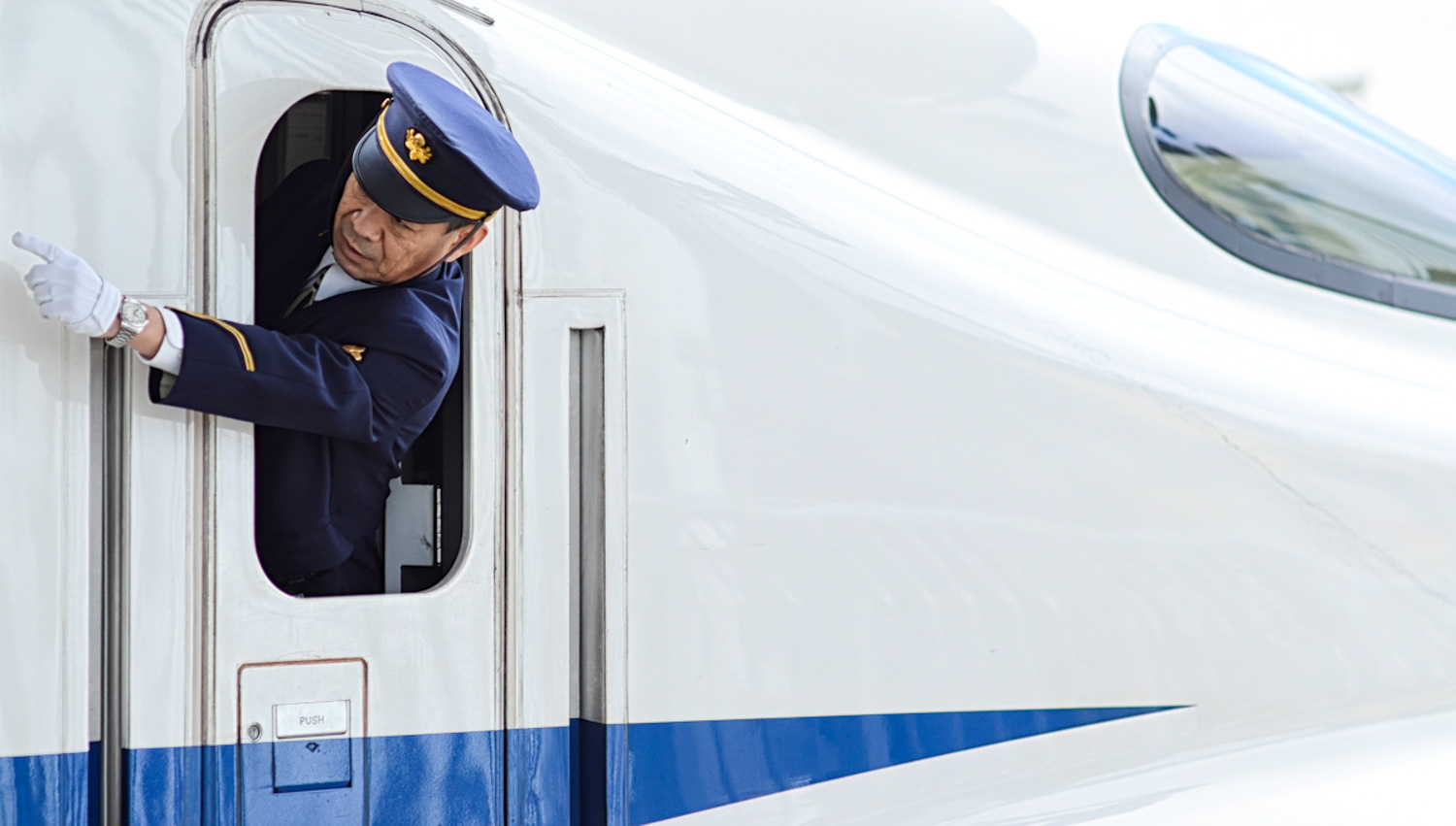  A shinkansen conductor making checks before the train’s departure. 
