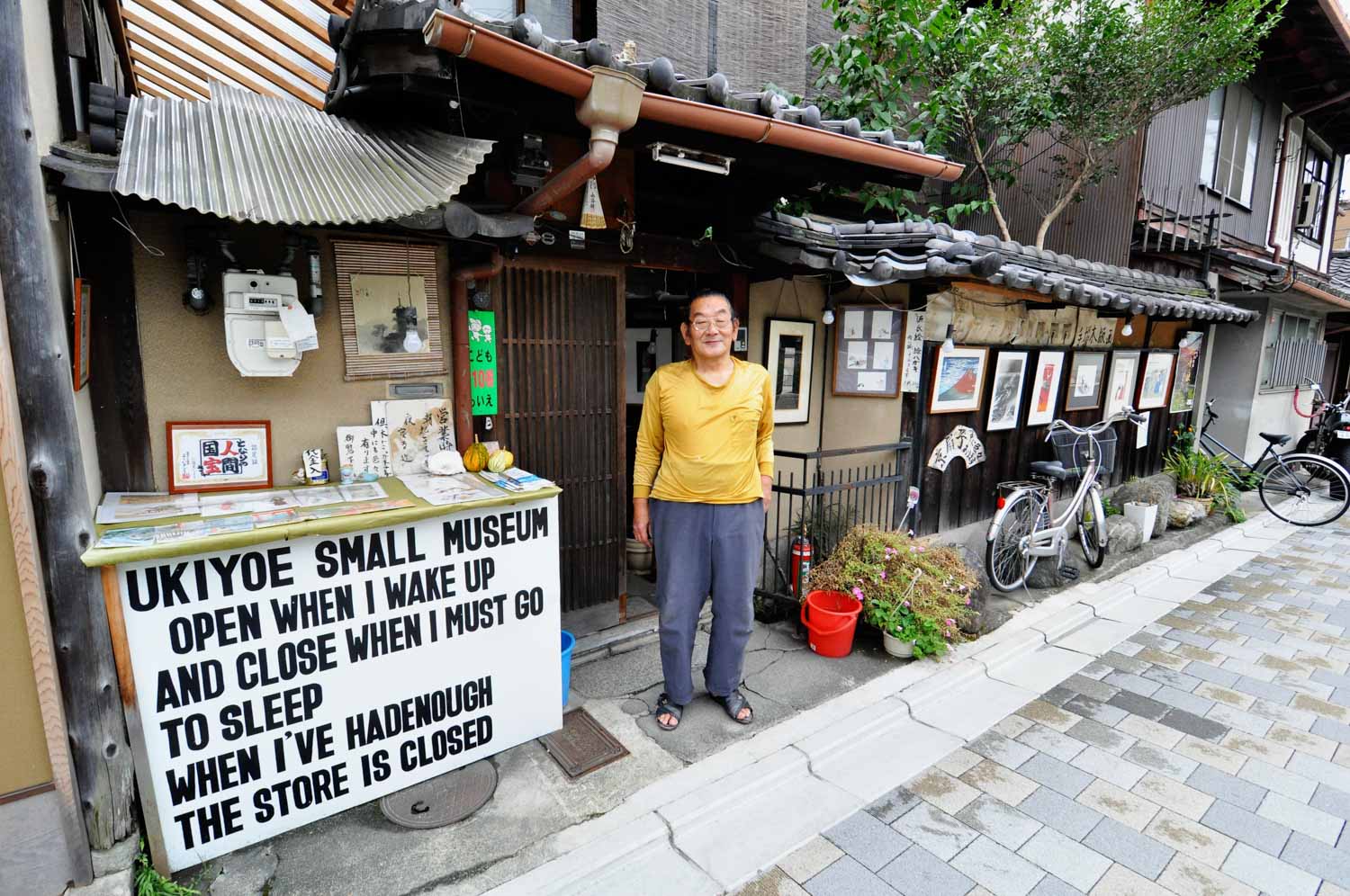  Master printer Mamoru Ichimura outside his workplace, which he describes as “the smallest ukiyo-e museum in the world.” 